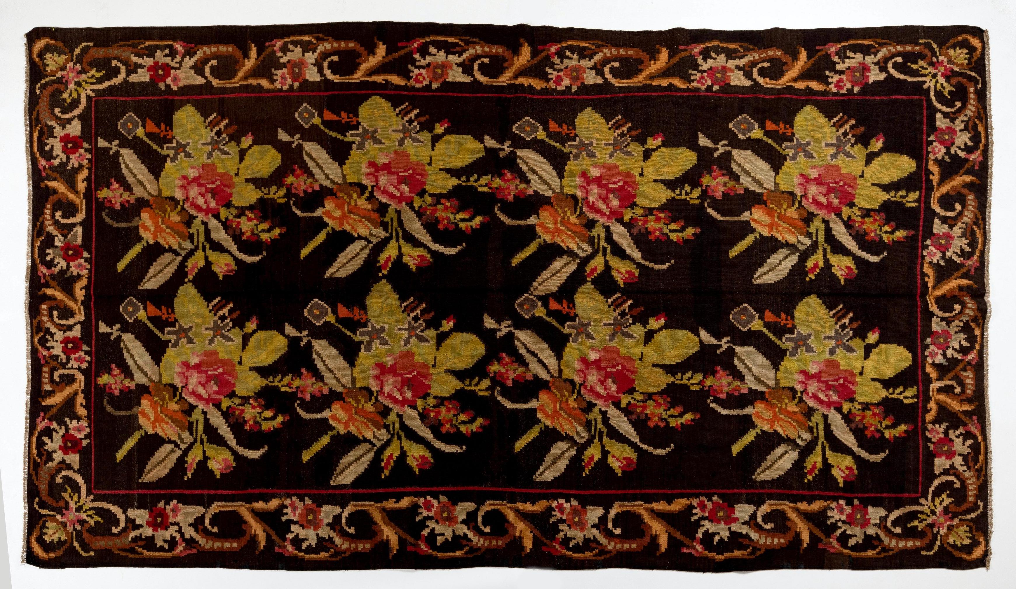 20th Century 6.7x11.8 Ft HandWoven Moldovan Kilim with Floral Design. Vintage Bessarabian Rug For Sale