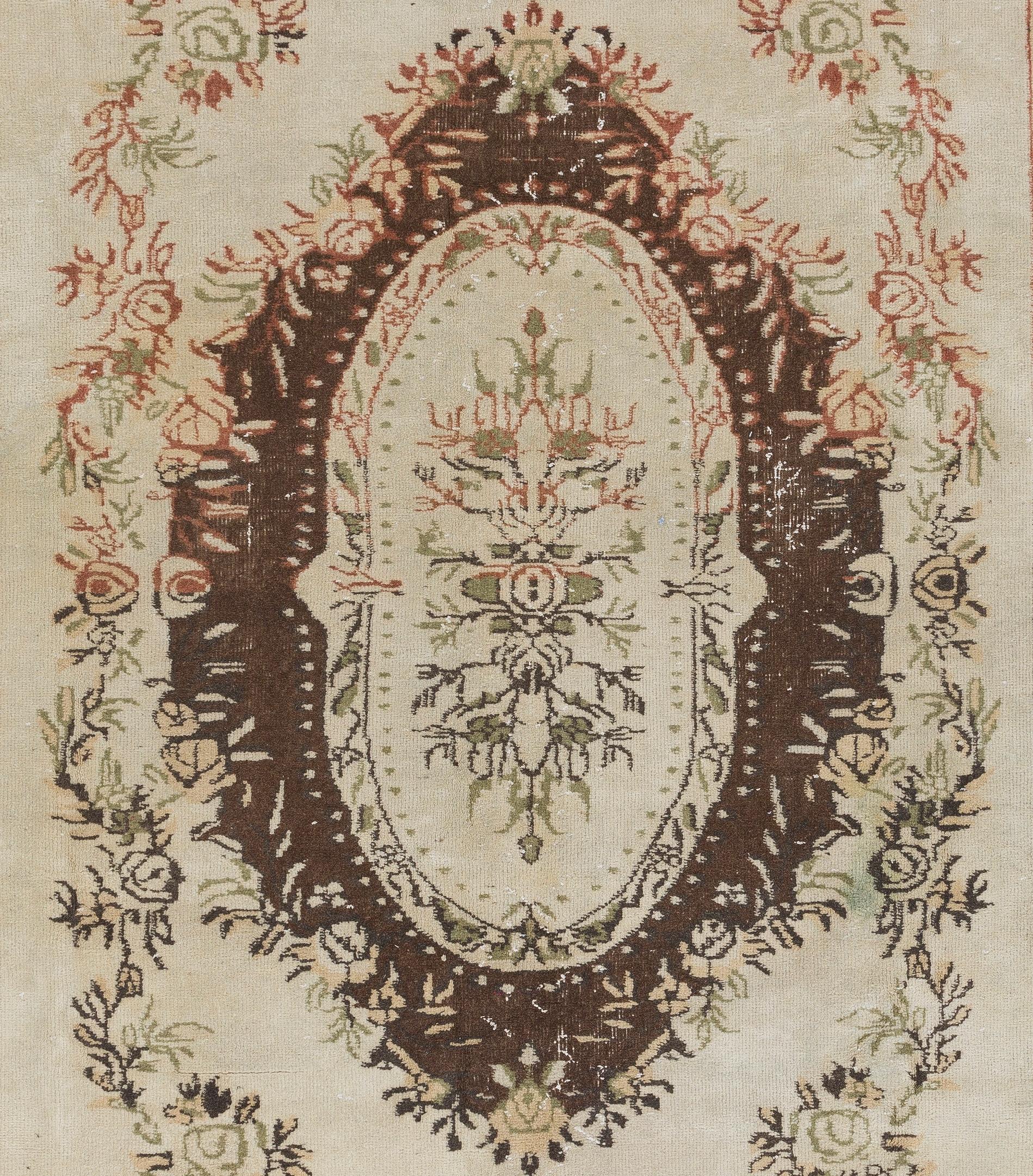 20th Century 6.7x9.3 Ft Vintage Medallion Design Oushak Rug made of Wool and Cotton Blend For Sale