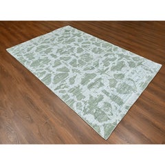 6'7"x9'6" 6'7"x9'6" Sage Green Hand Loomed Modern Design Wool and Silk Rug