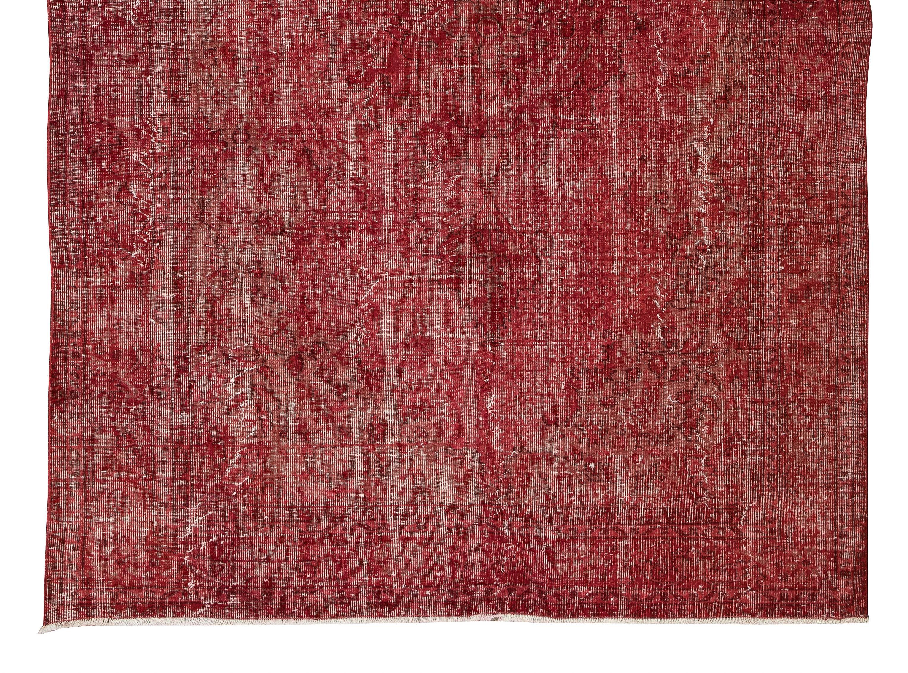 Tessuto a mano Tappeto vintage turco 6.7x9.6 Ft annodato a mano in rosso 4 Modern Interiors in vendita