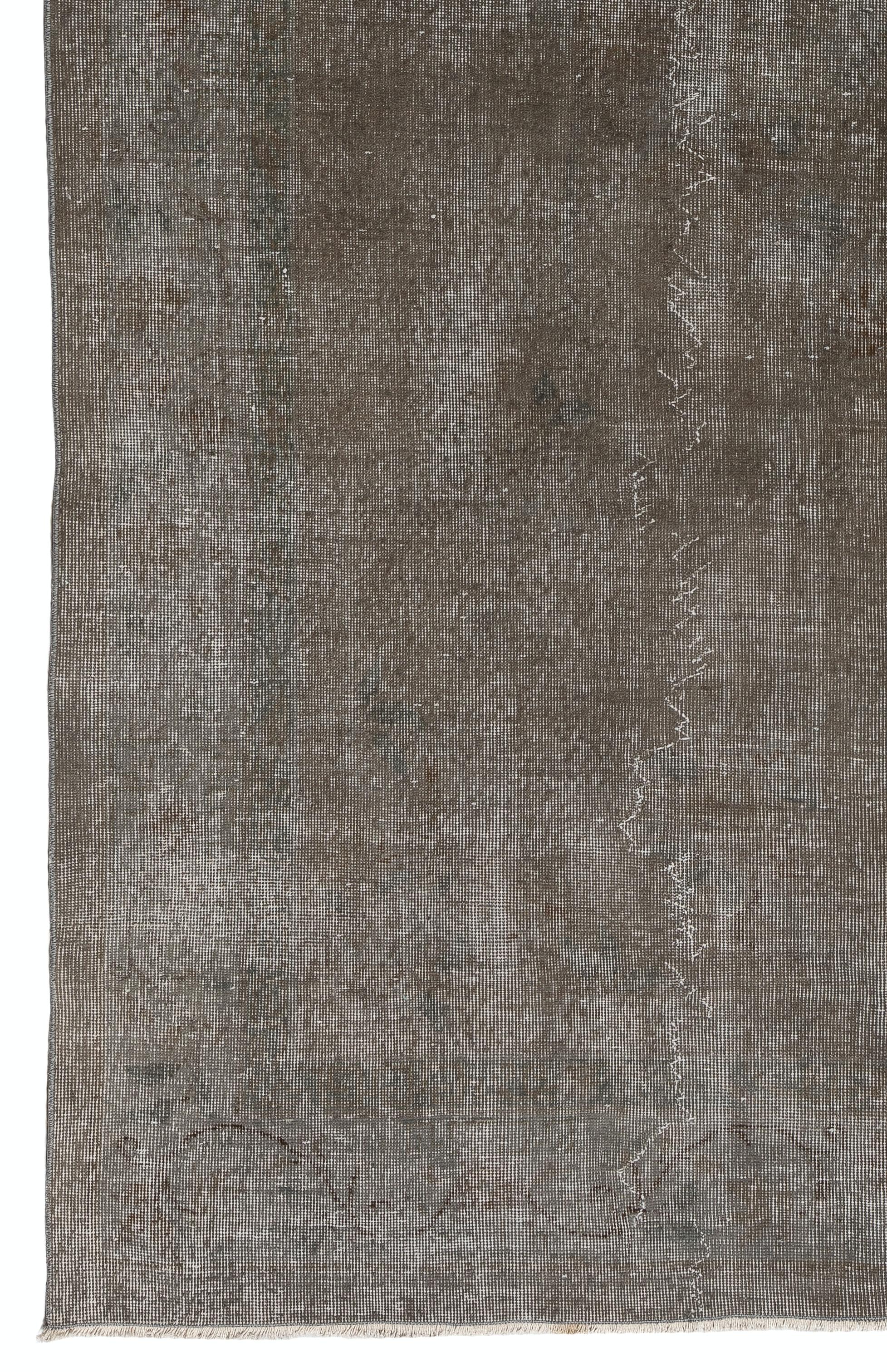 Turkish 6.7x9.9 Ft Vintage Wool Area Rug in Gray for Living Room, Hand Knotted in Turkey For Sale