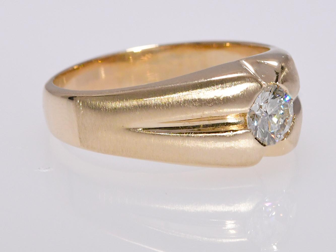 Modern .68 Carat Natural Diamond Mens Solitaire Ring in Yellow Gold 14K 8.10 Grams For Sale