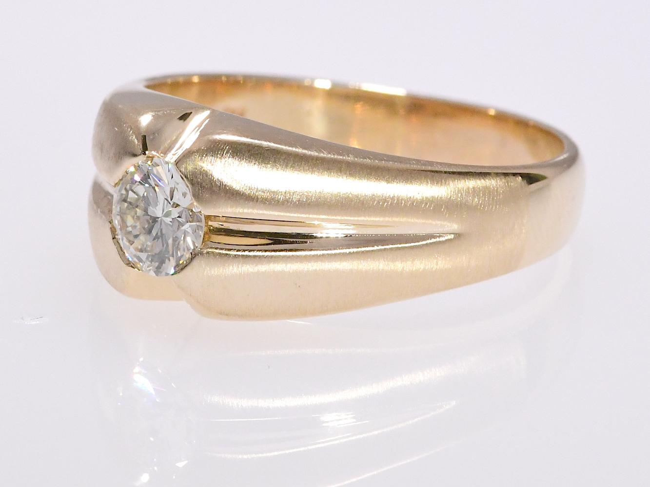 Round Cut .68 Carat Natural Diamond Mens Solitaire Ring in Yellow Gold 14K 8.10 Grams For Sale