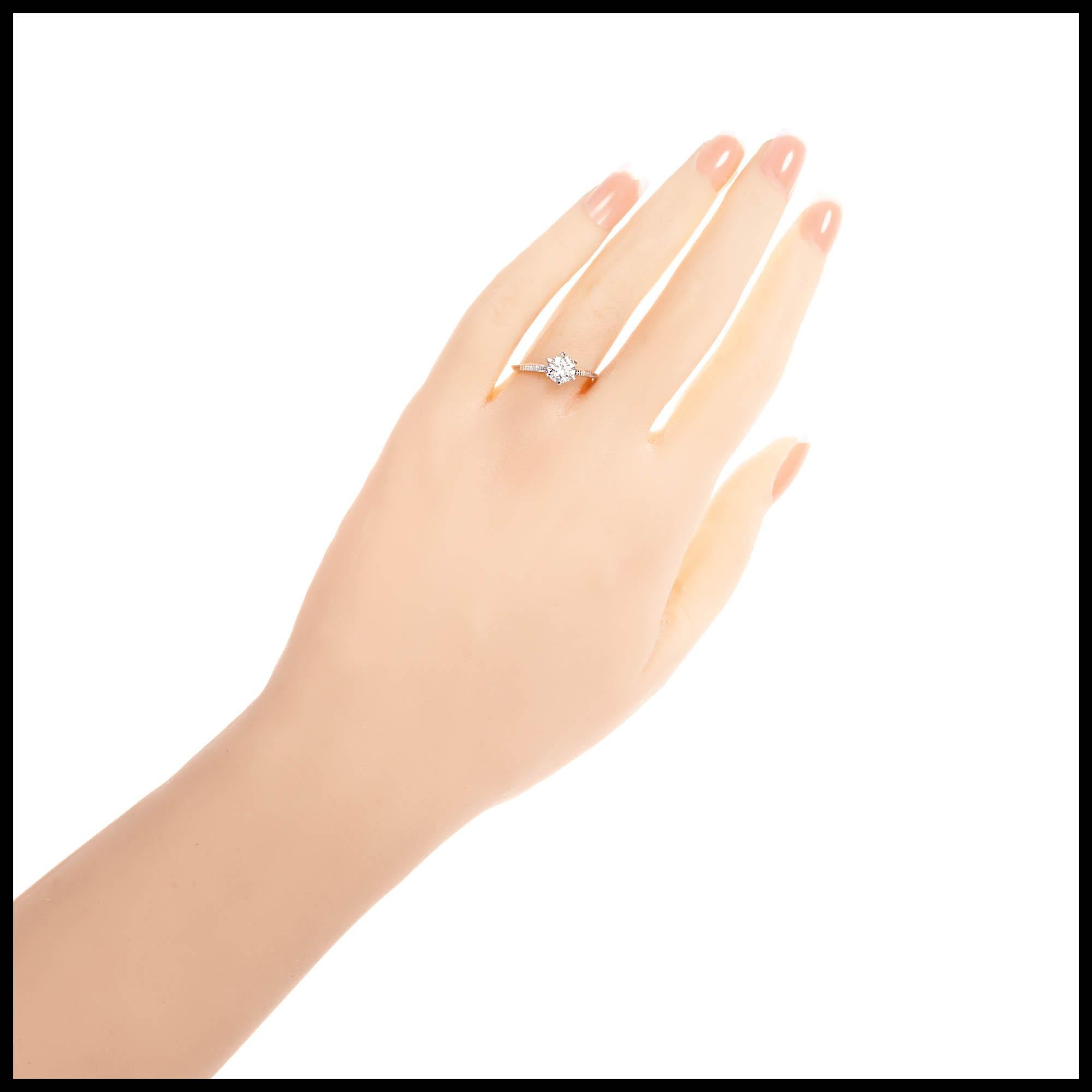 Bague de fiançailles à diamant solitaire. Solitaire en diamant simple en platine, fait à la main, gravé et percé à la main, d'origine vers 1900, avec un diamant de taille idéale de type européen ancien, incolore F à G et VS1. 

1 diamant taille