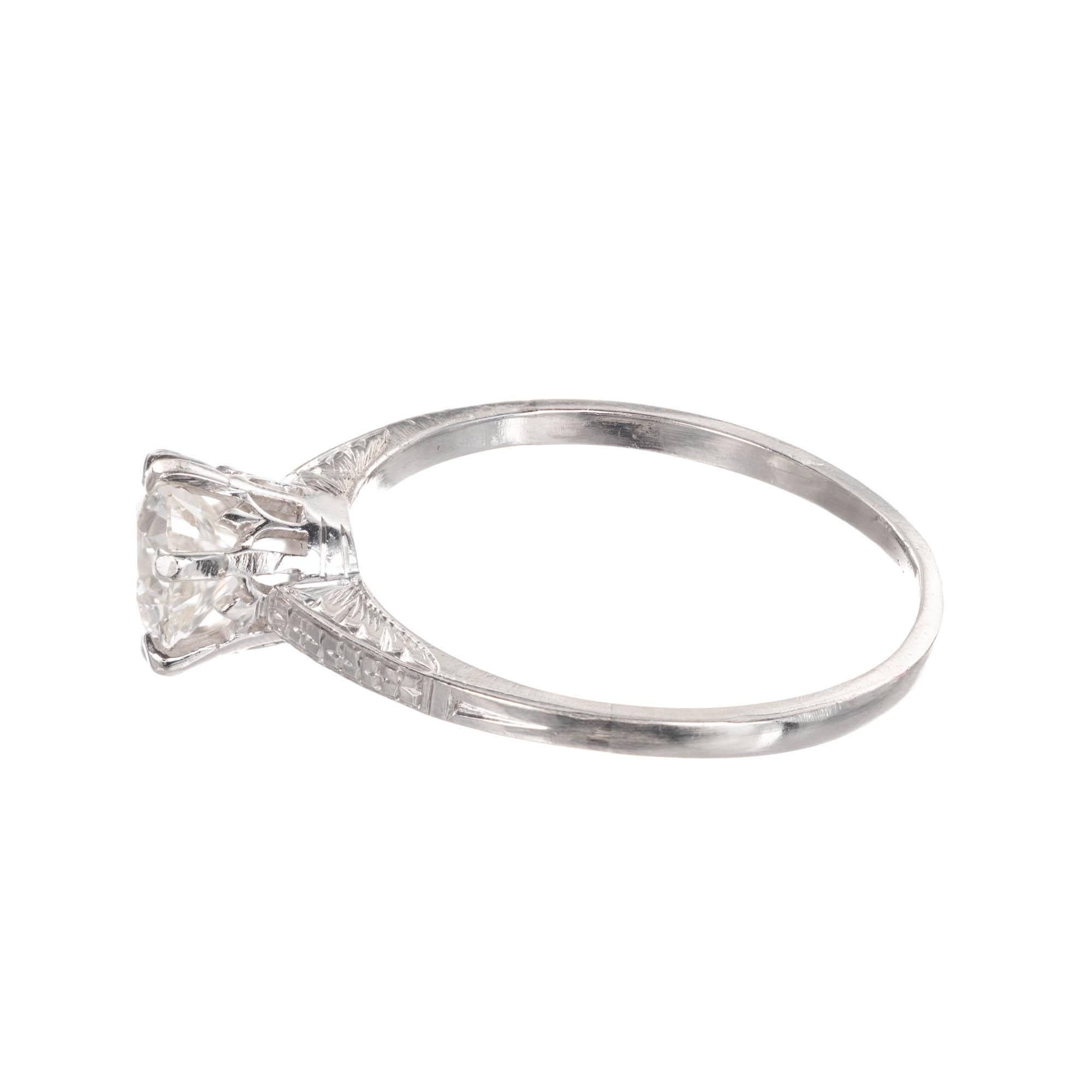 Bague de fiançailles solitaire en platine gravée à la main avec diamant européen ancien de 0,68 carat Bon état - En vente à Stamford, CT