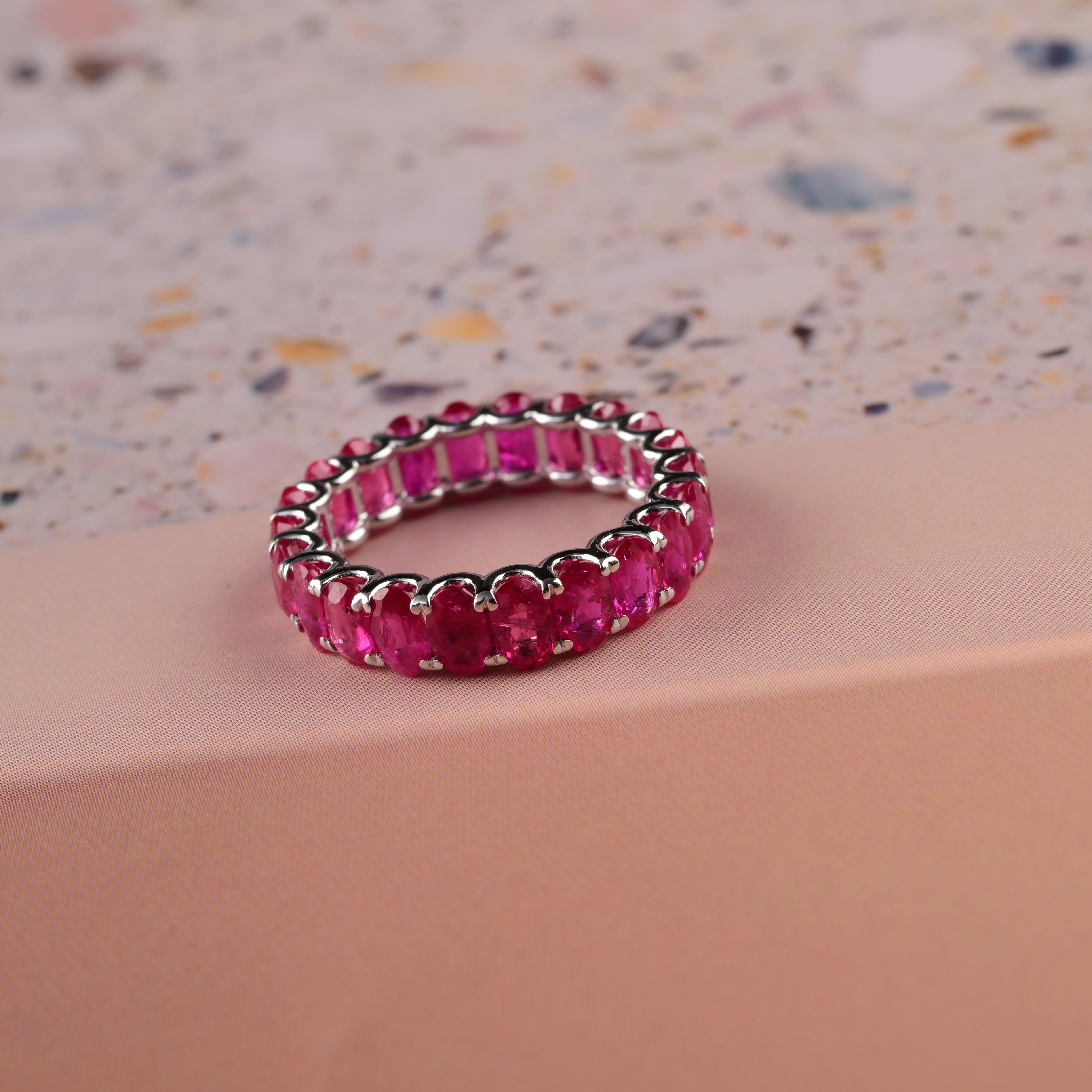 6.8 Carat Oval Brilliant Cut Ruby Gemstone Band Ring 18 Karat White Gold Jewelry In New Condition For Sale In Diera, Dubai