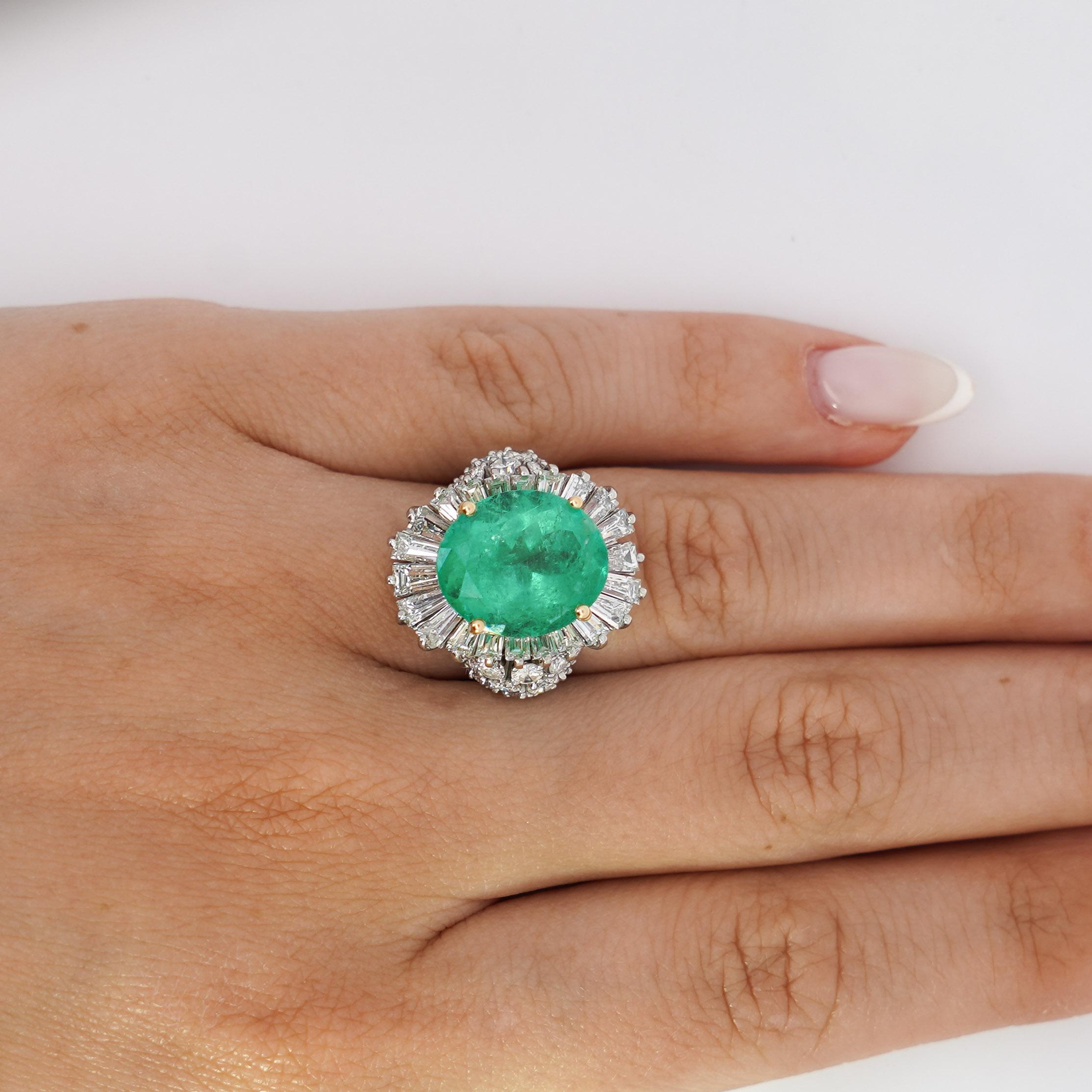 Modern 6.8 Carat Oval Cut Colombian Emerald and Diamond Platinum Ring For Sale