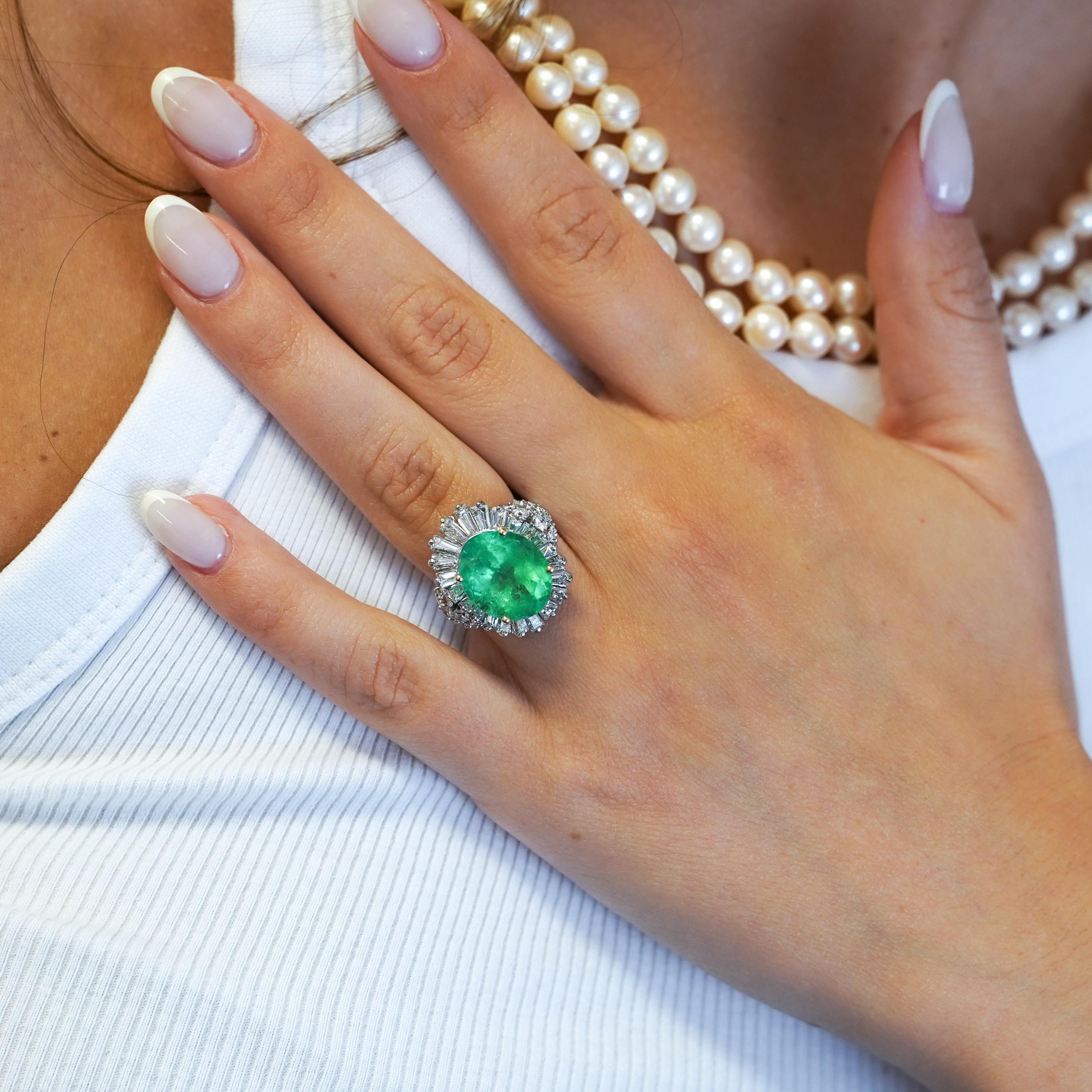 6.8 Carat Oval Cut Colombian Emerald and Diamond Platinum Ring In Excellent Condition For Sale In Miami, FL