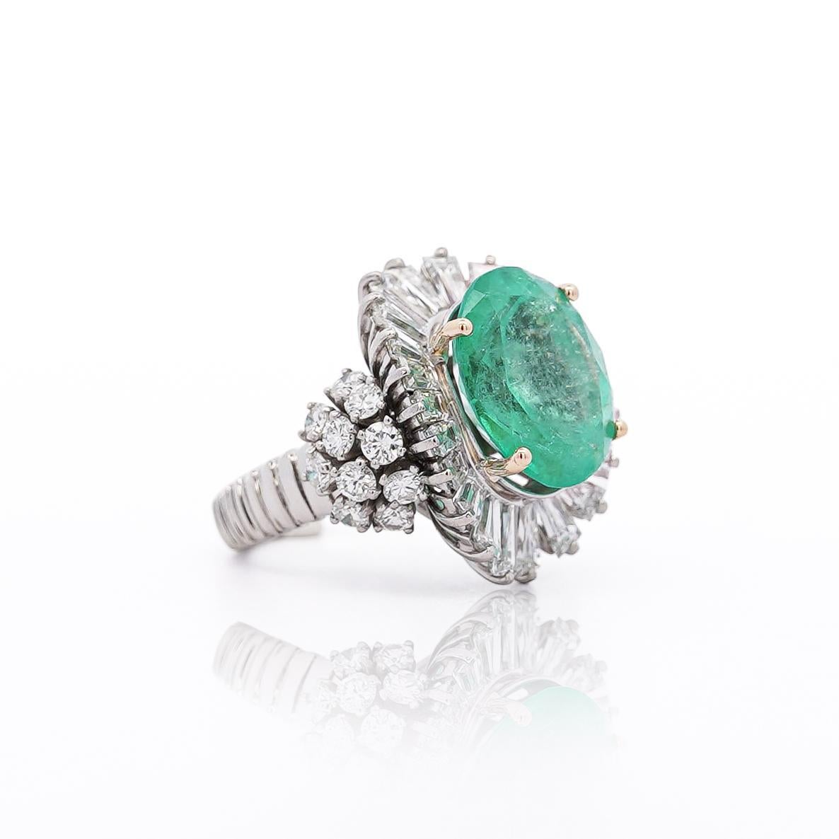 6.8 Carat Oval Cut Colombian Emerald and Diamond Platinum Ring For Sale 2