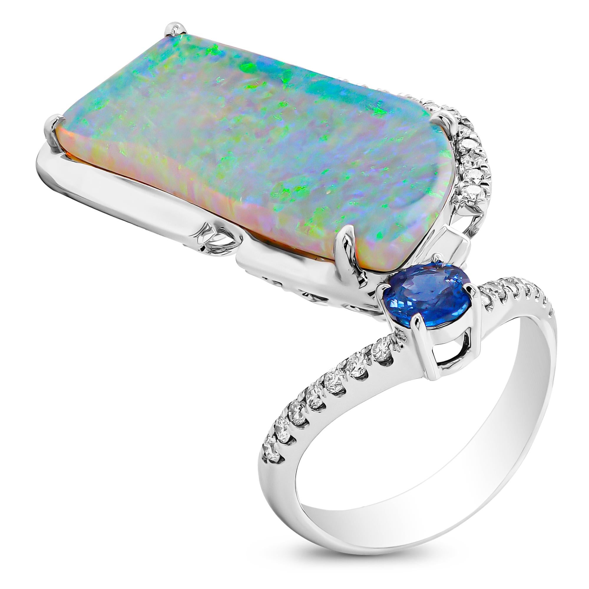 6.8 carats Australian Opal ''Head Turner'' 18K Ring With Diamond and Sapphire Neuf - En vente à Hung Hom, HK