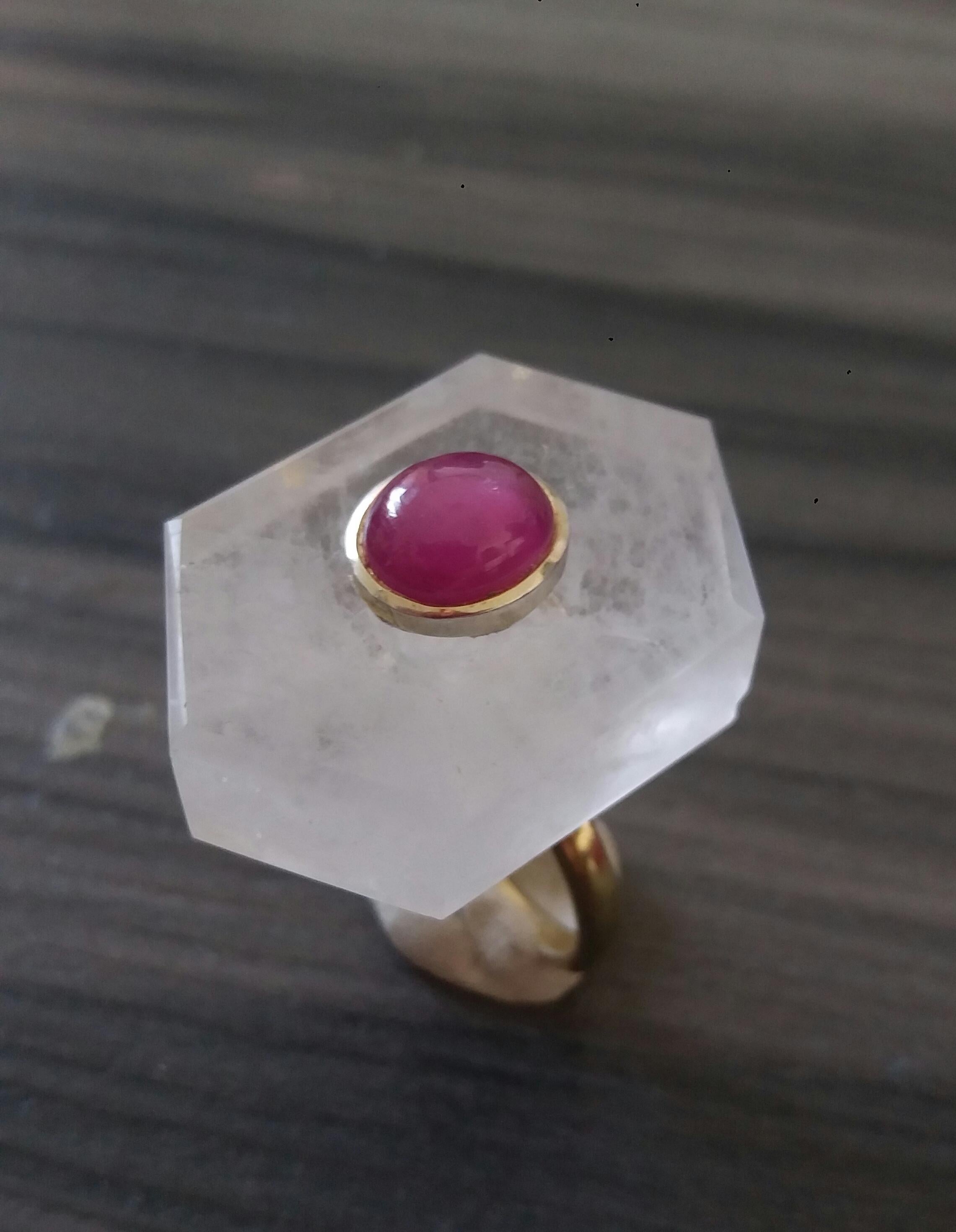 68 Carats Hexagon Shape Rock Crystal Oval Ruby Cabochon 14 Kt Yellow Gold Ring For Sale 11