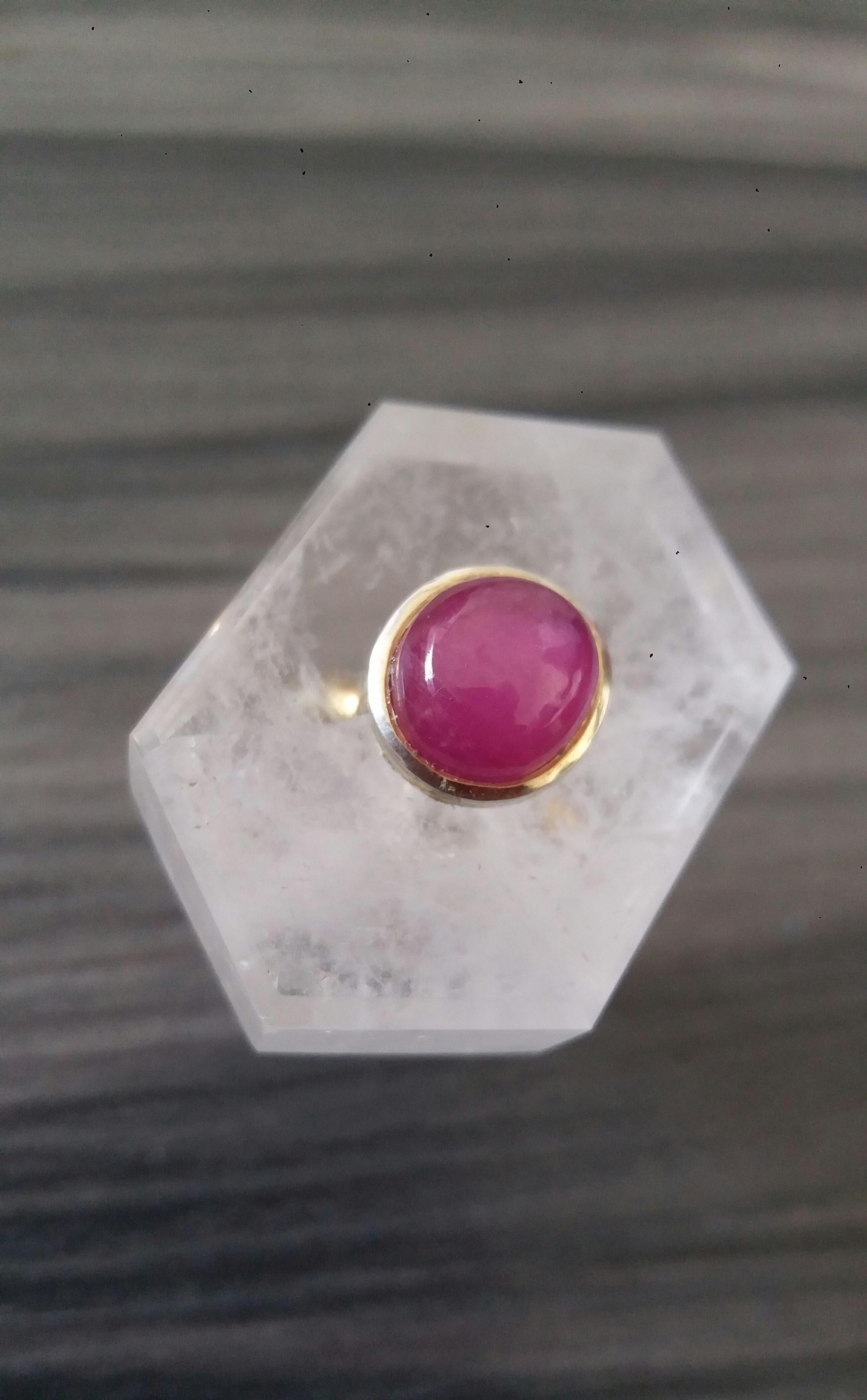 68 Carats Hexagon Shape Rock Crystal Oval Ruby Cabochon 14 Kt Yellow Gold Ring For Sale 12