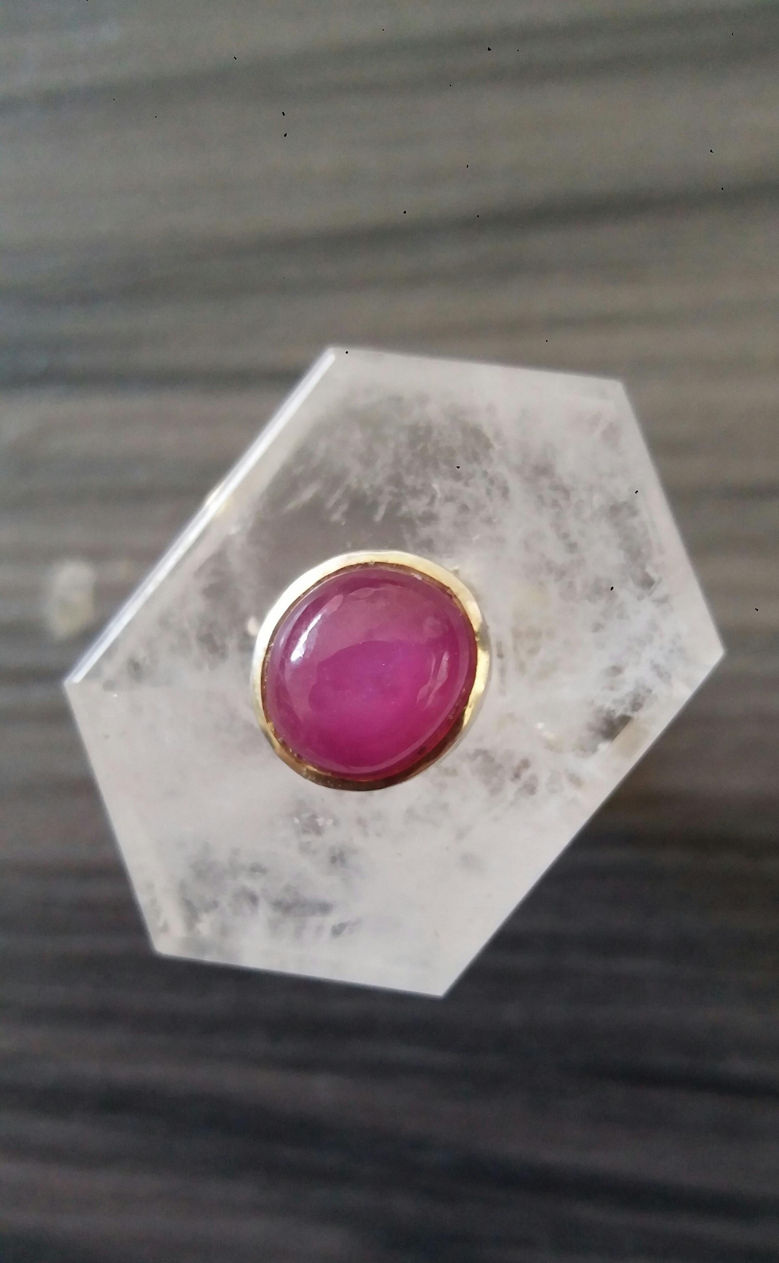 68 Carats Hexagon Shape Rock Crystal Oval Ruby Cabochon 14 Kt Yellow Gold Ring For Sale 13