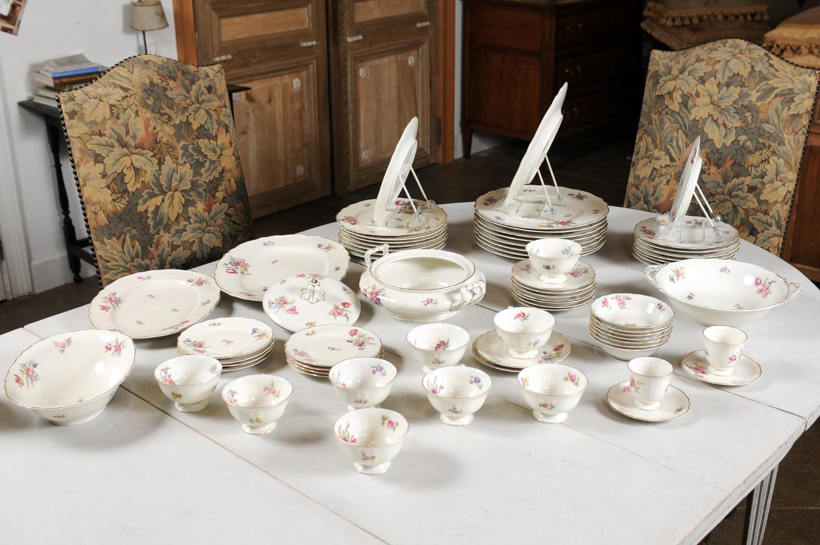 68-Piece 1940s German Franconia Selb Bavaria Porcelain Set with Floral Décor 6