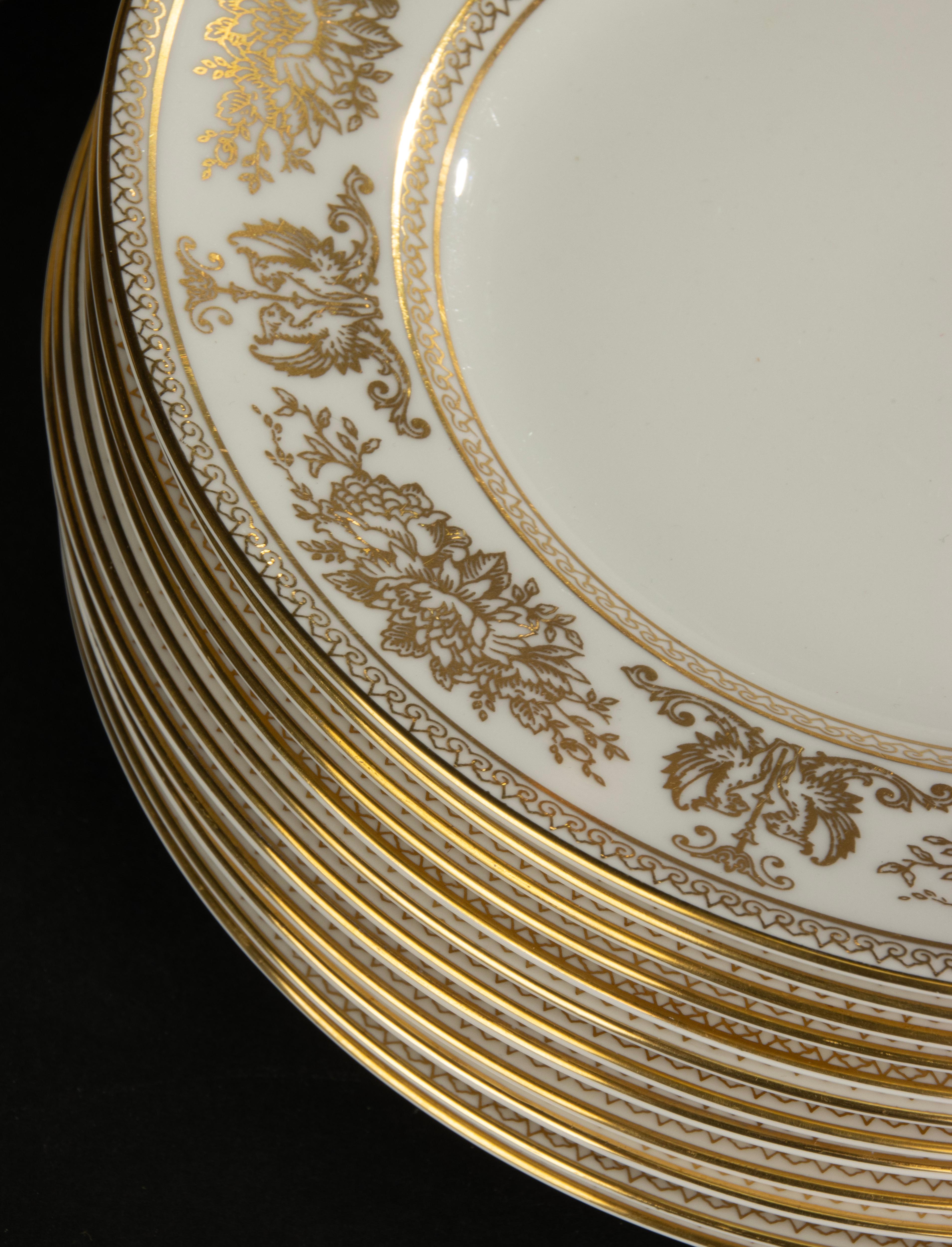 Servizio da tavola da 68 pezzi - Wedgwood - Columbia Gold - Completo per 12 persone in vendita 2
