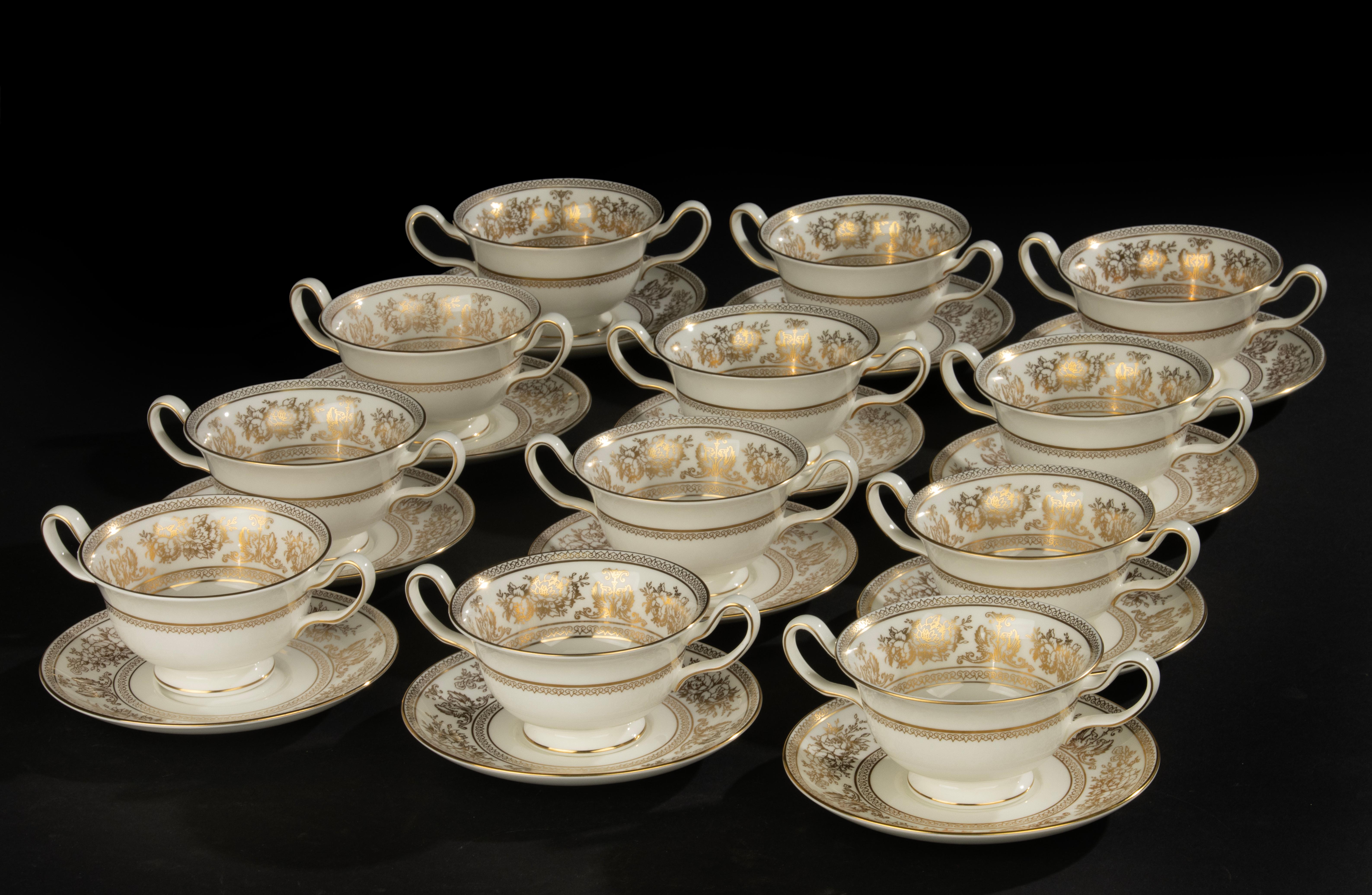 Servizio da tavola da 68 pezzi - Wedgwood - Columbia Gold - Completo per 12 persone in vendita 4