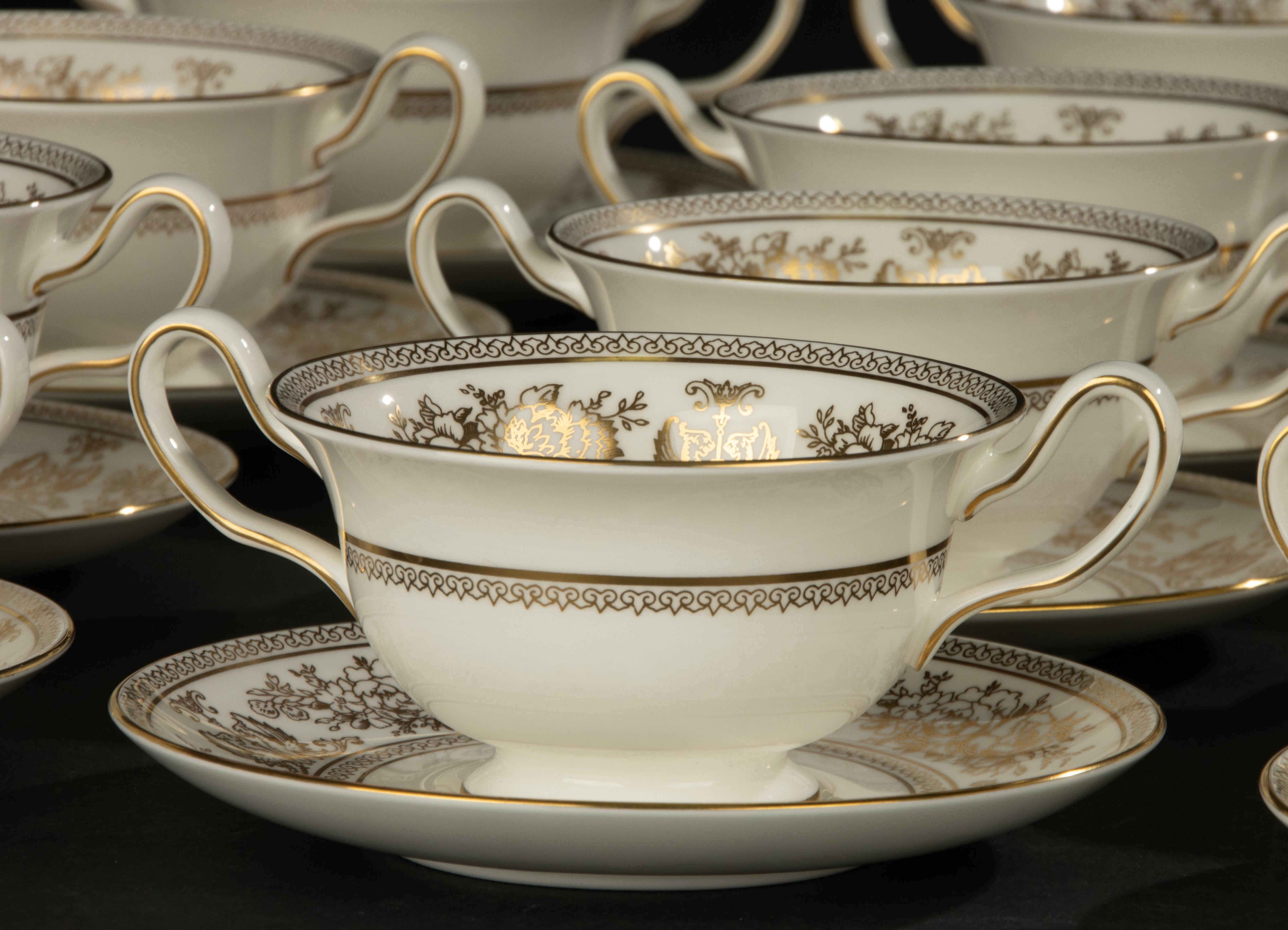 Servizio da tavola da 68 pezzi - Wedgwood - Columbia Gold - Completo per 12 persone in vendita 5