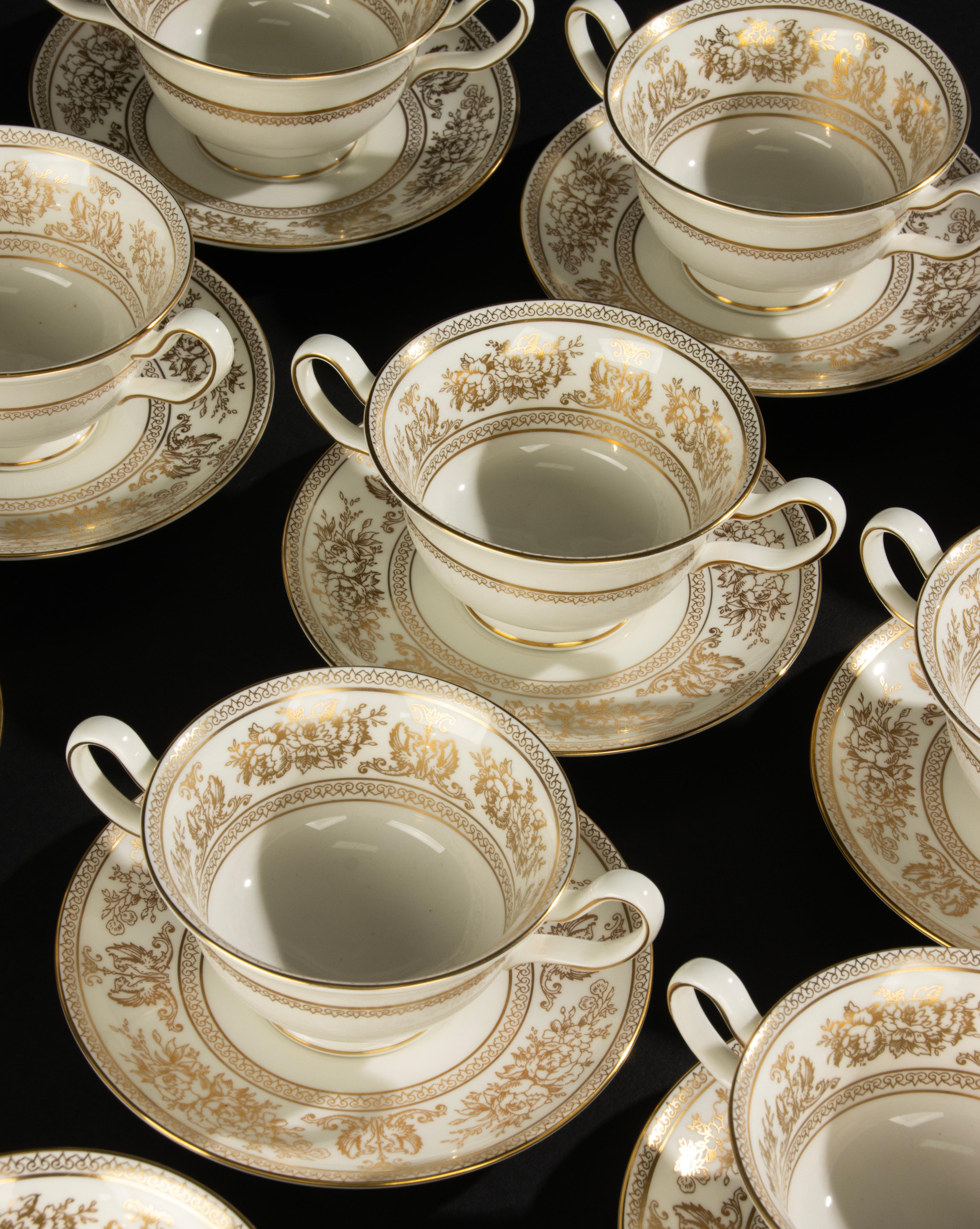 Servizio da tavola da 68 pezzi - Wedgwood - Columbia Gold - Completo per 12 persone in vendita 6