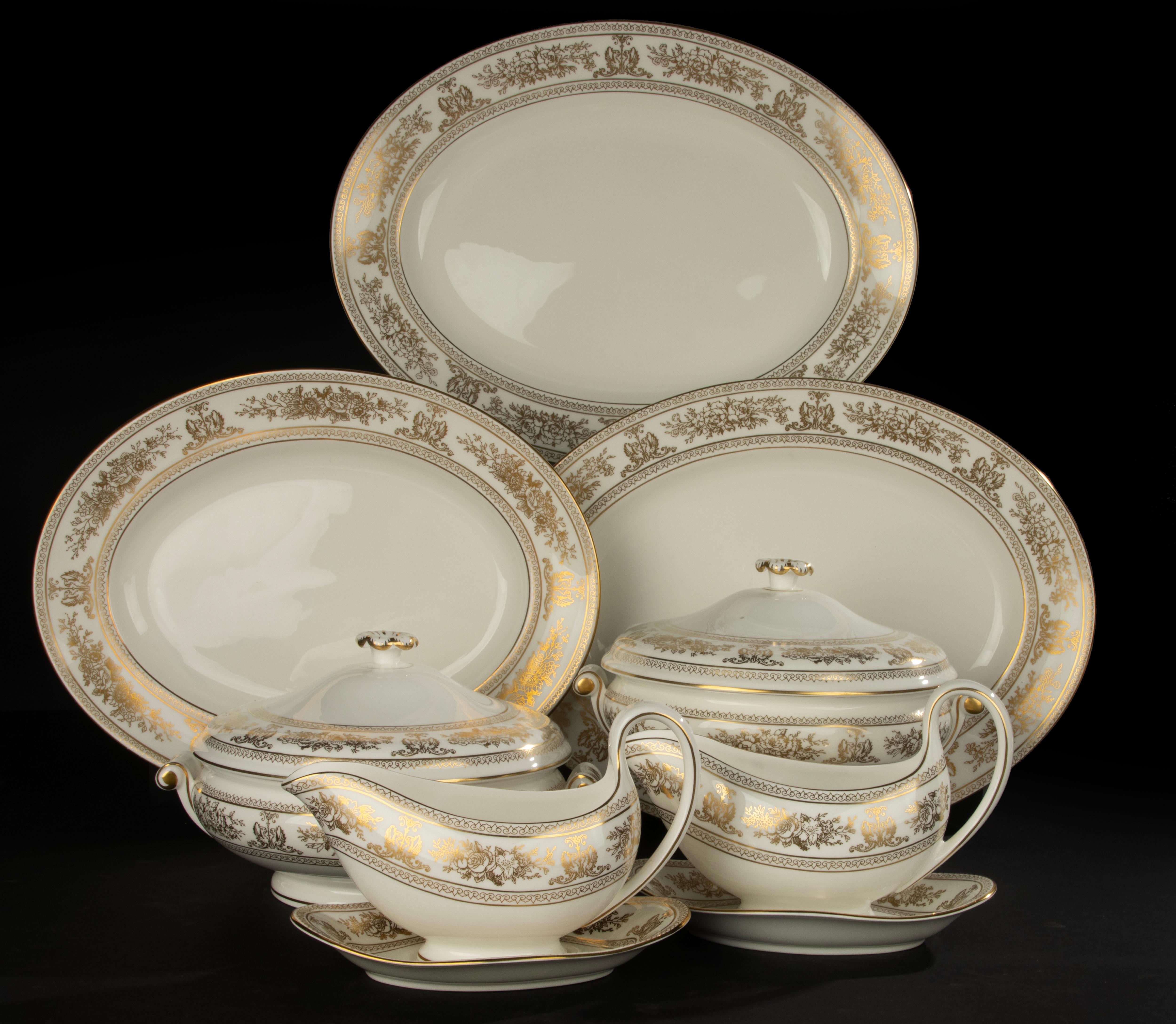 Servizio da tavola da 68 pezzi - Wedgwood - Columbia Gold - Completo per 12 persone in vendita 8