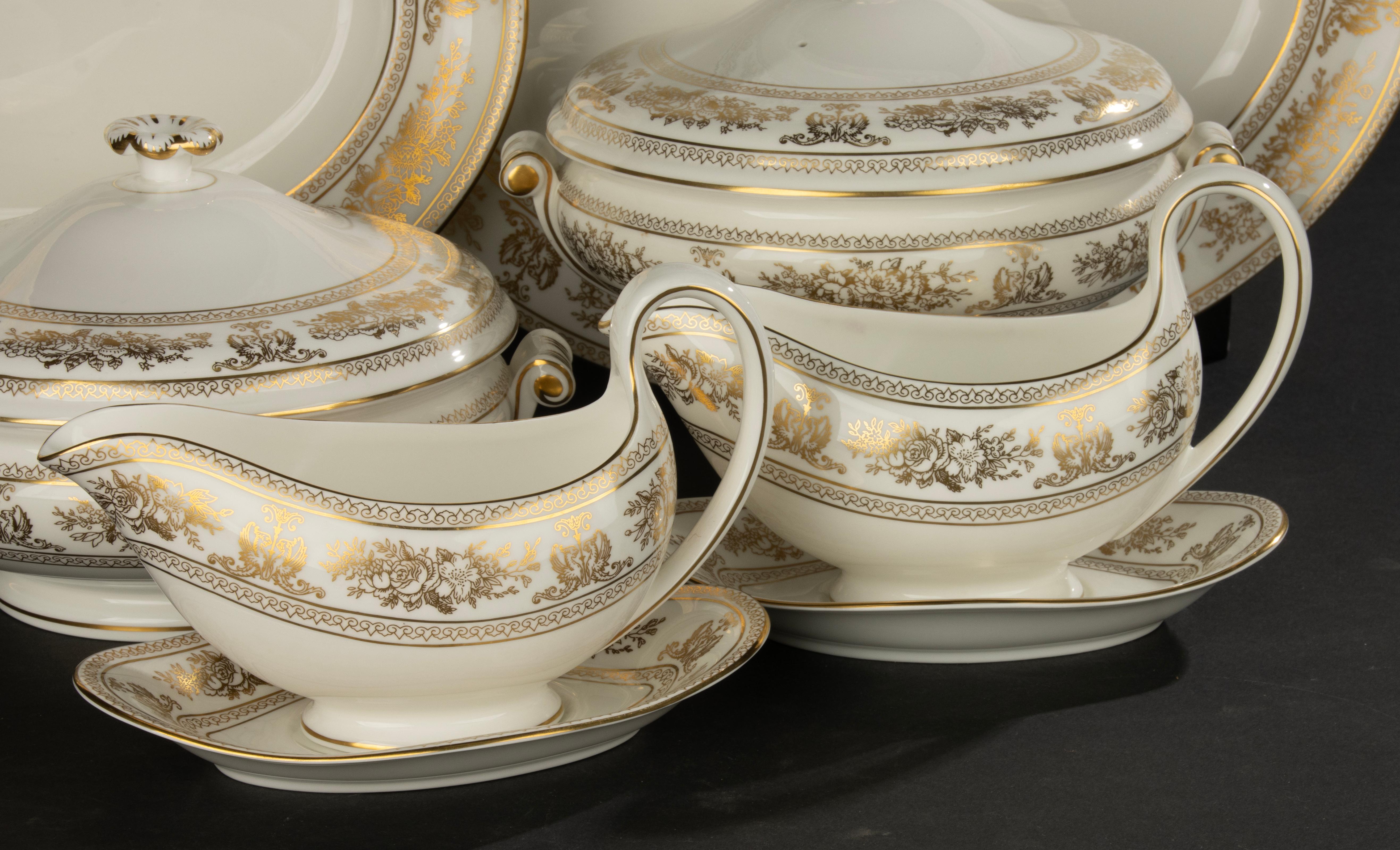 Servizio da tavola da 68 pezzi - Wedgwood - Columbia Gold - Completo per 12 persone in vendita 9