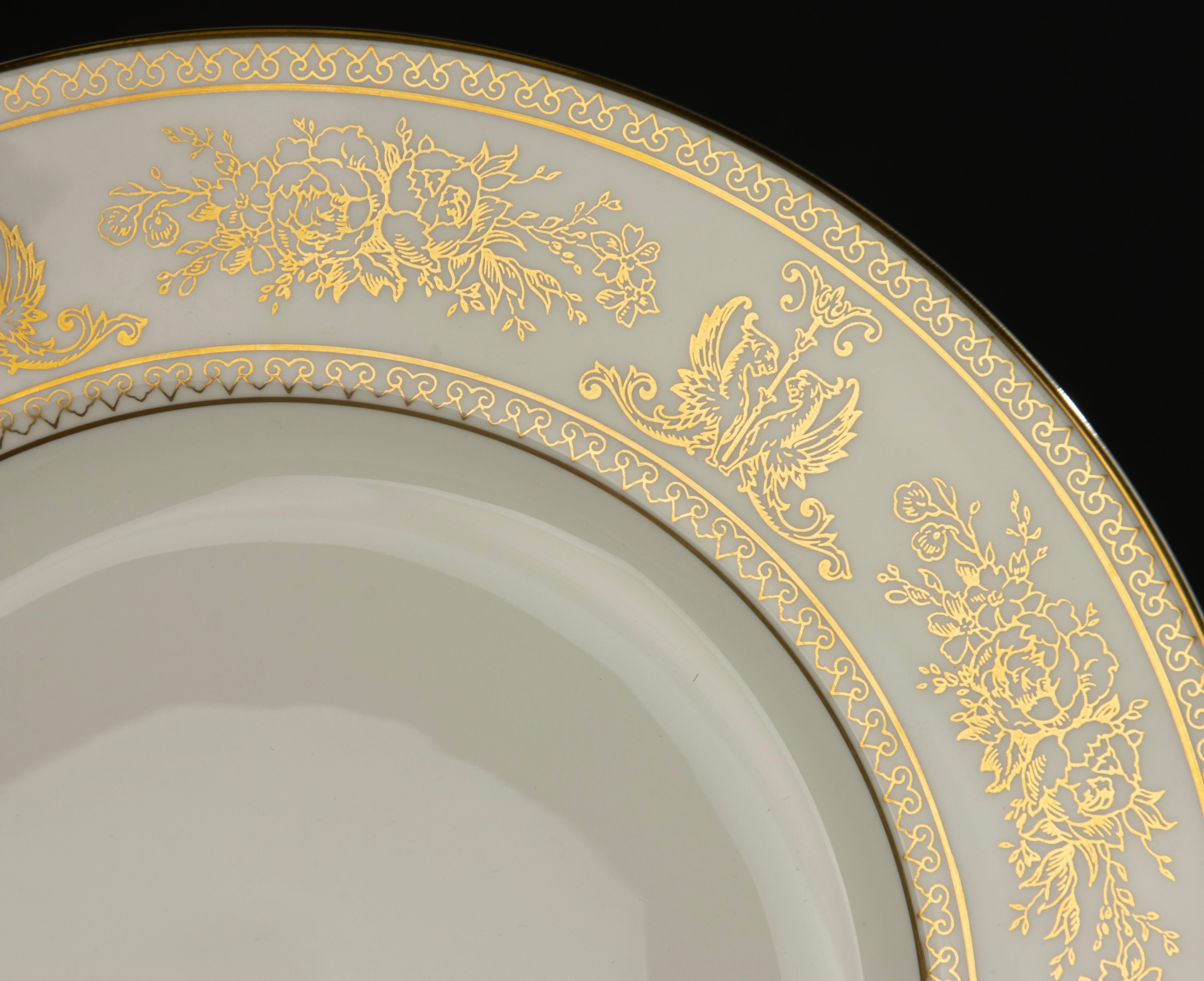 Servizio da tavola da 68 pezzi - Wedgwood - Columbia Gold - Completo per 12 persone In condizioni buone in vendita a Casteren, Noord-Brabant