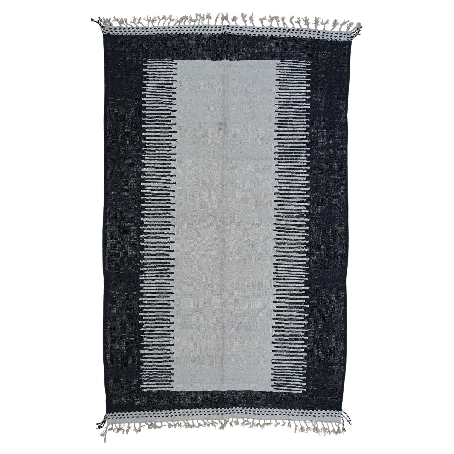 6’8” x 10’8” Noir Black, White Handmade Moroccan Wool  Flatweave Rug