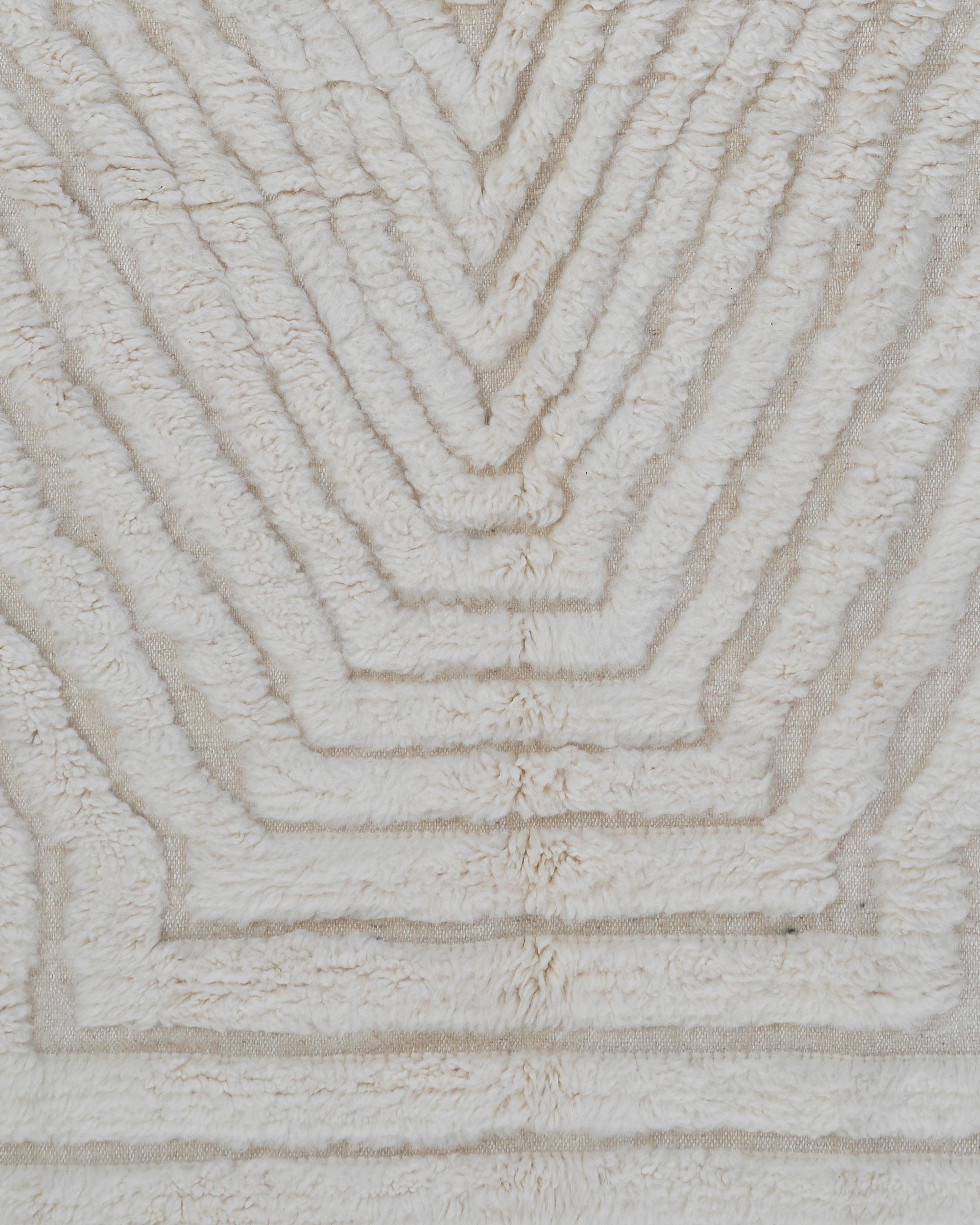 Hand-Crafted 6’8” x 9’6” Alisma Ivory Handmade Moroccan Wool Beni Ouarain Rug For Sale