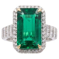 6.80 Carat Cocktail Emerald Ring made in 18K White Gold