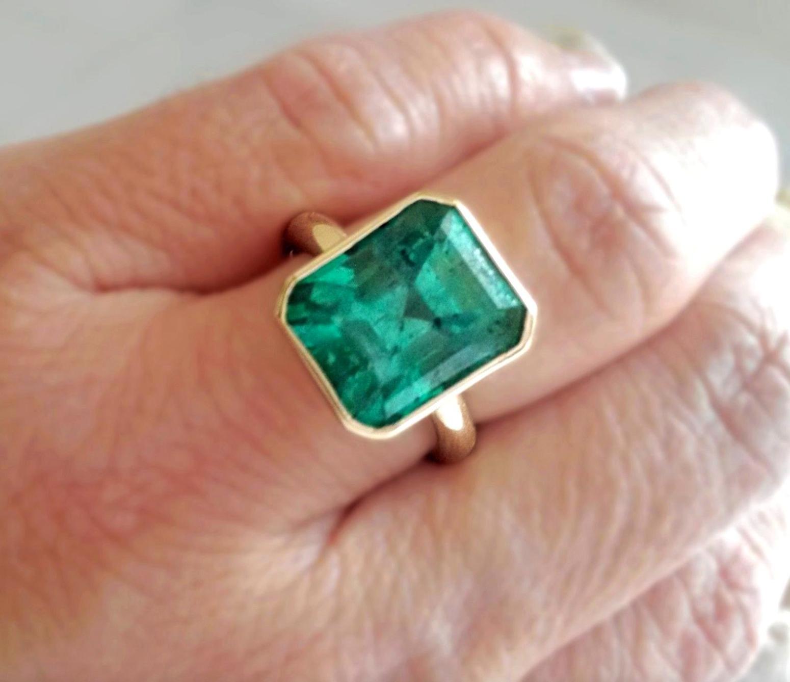 Contemporary GIA 6.80 Carat Natural Colombian Emerald Solitaire Ring 18K Gold For Sale