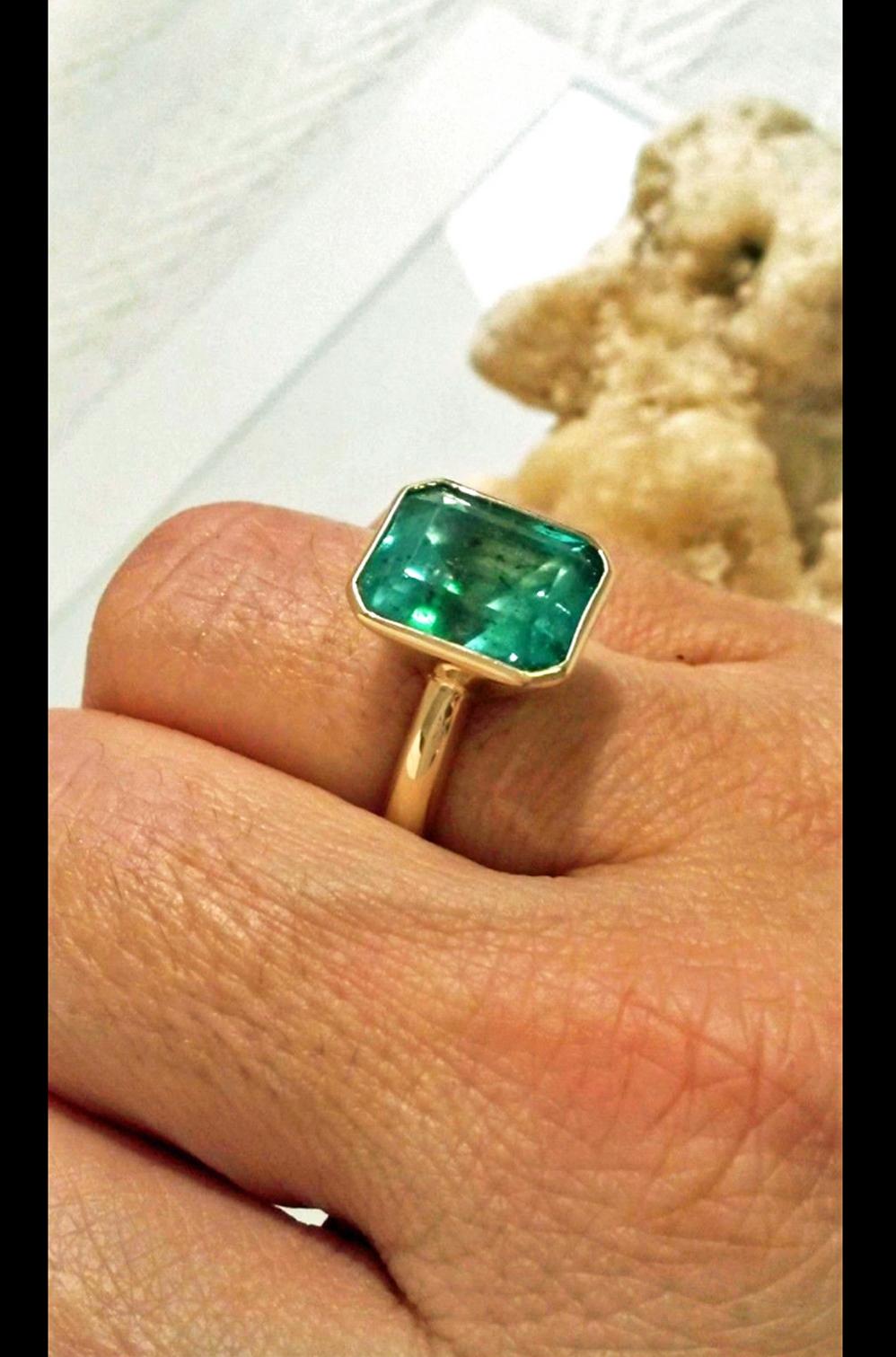 Women's GIA 6.80 Carat Natural Colombian Emerald Solitaire Ring 18K Gold For Sale