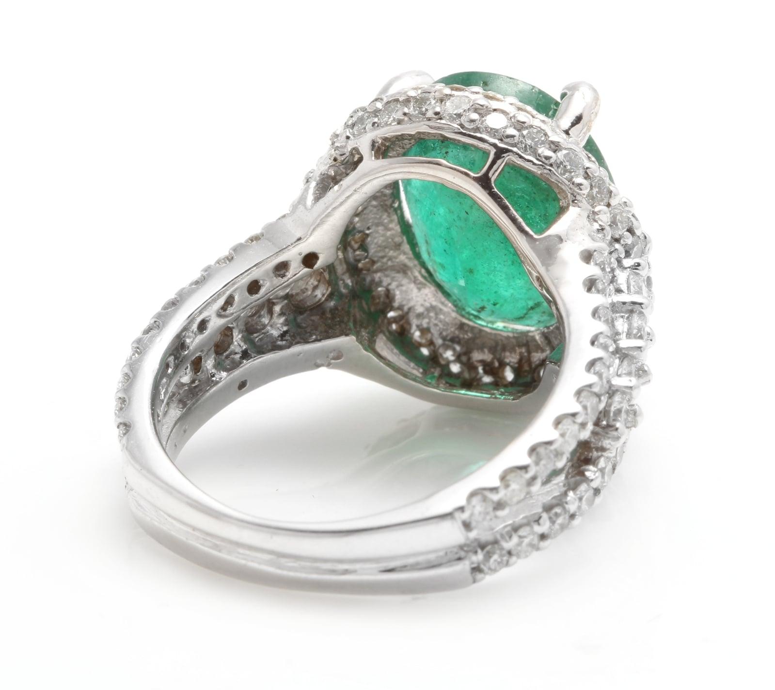 6.80 Carat Natural Emerald and Diamond 14 Karat Solid White Gold Ring In New Condition For Sale In Los Angeles, CA