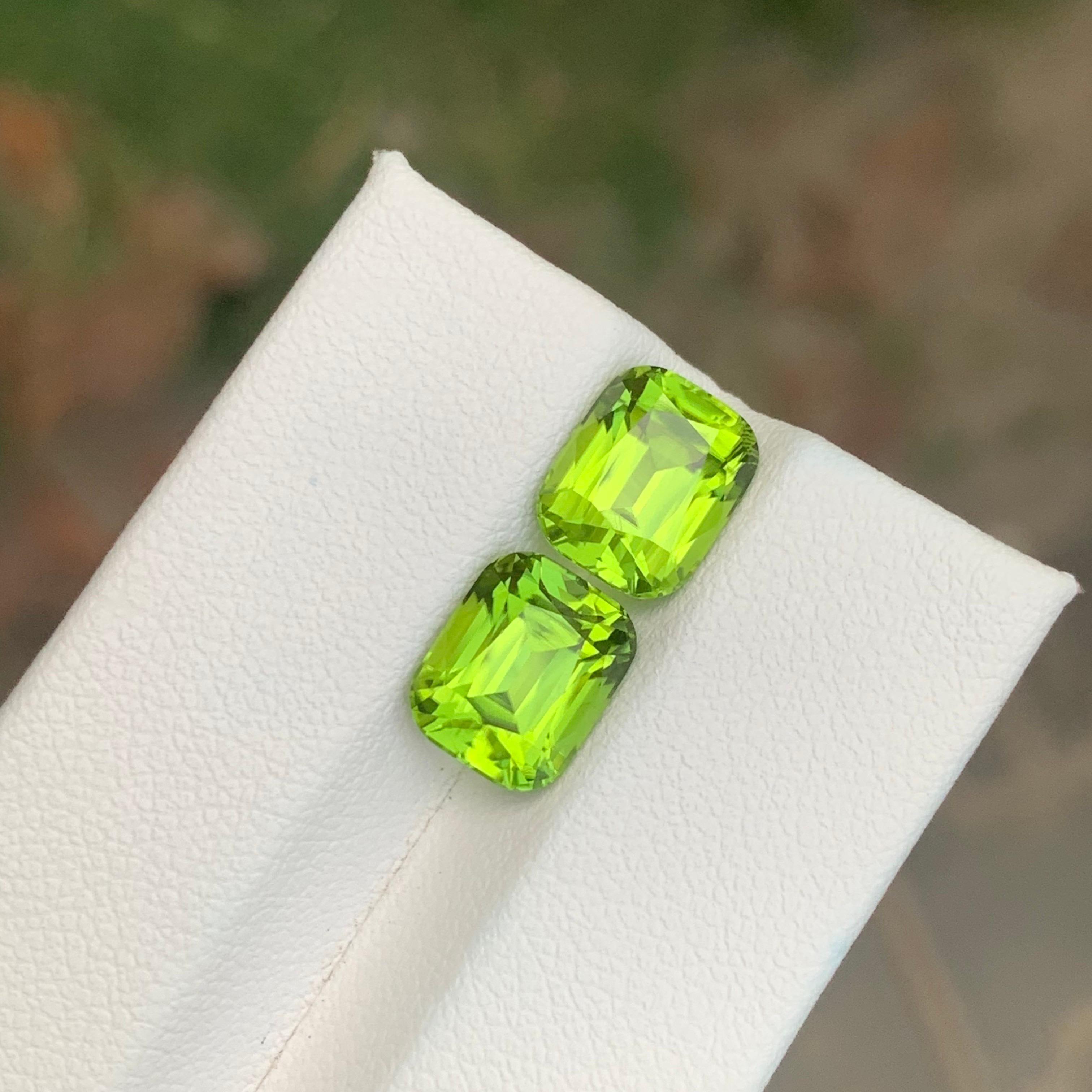 Arts and Crafts Coppia di peridoto sciolto naturale da 6.80 carati per la creazione di gioielli in vendita