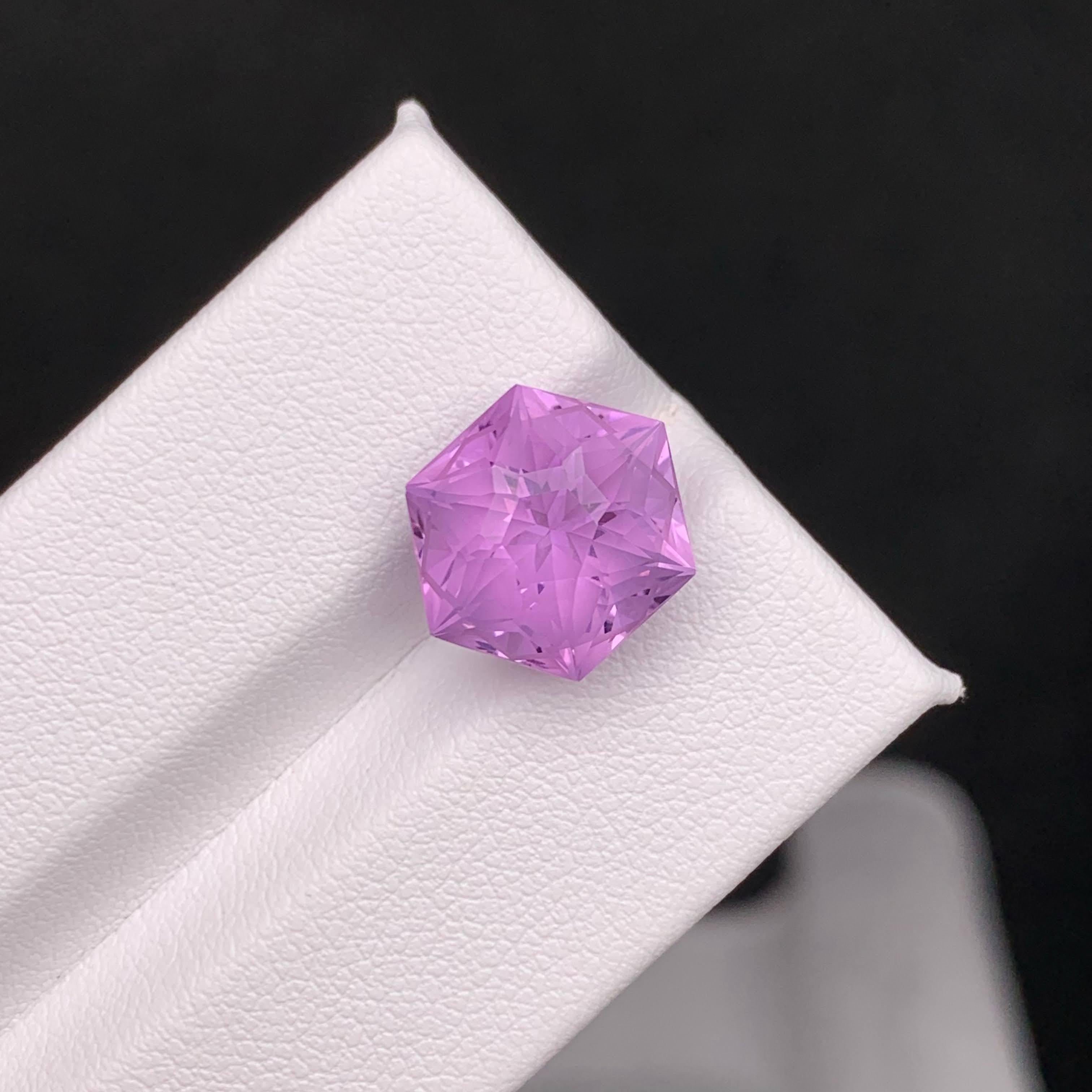 6.80 Carat Natural Loose Purple Amethyst Stone Hexagonal Cut African Gemstone (Améthyste violette en vrac, taille hexagonale) en vente 4