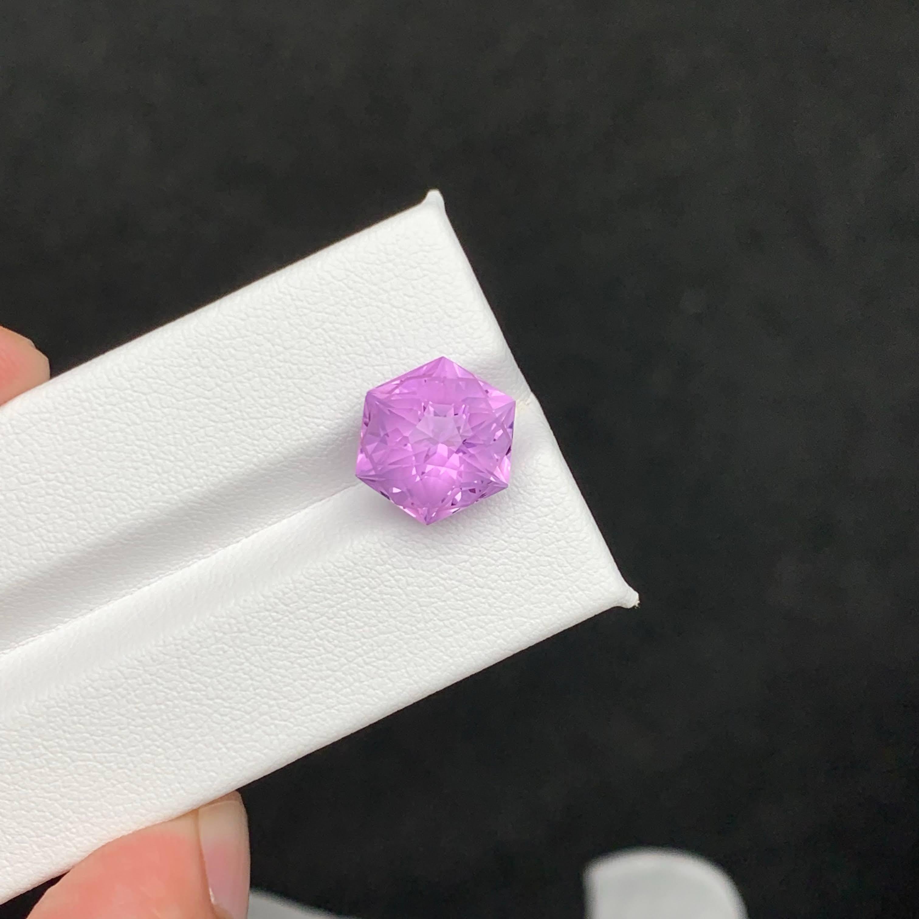 6.80 Carat Natural Loose Purple Amethyst Stone Hexagonal Cut African Gemstone (Améthyste violette en vrac, taille hexagonale) Unisexe en vente
