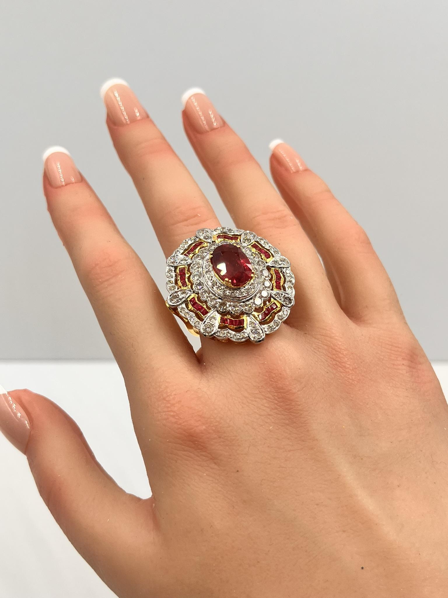 Bague en or 18 carats 6,80 carats rubis et 2,44 diamants en vente 5