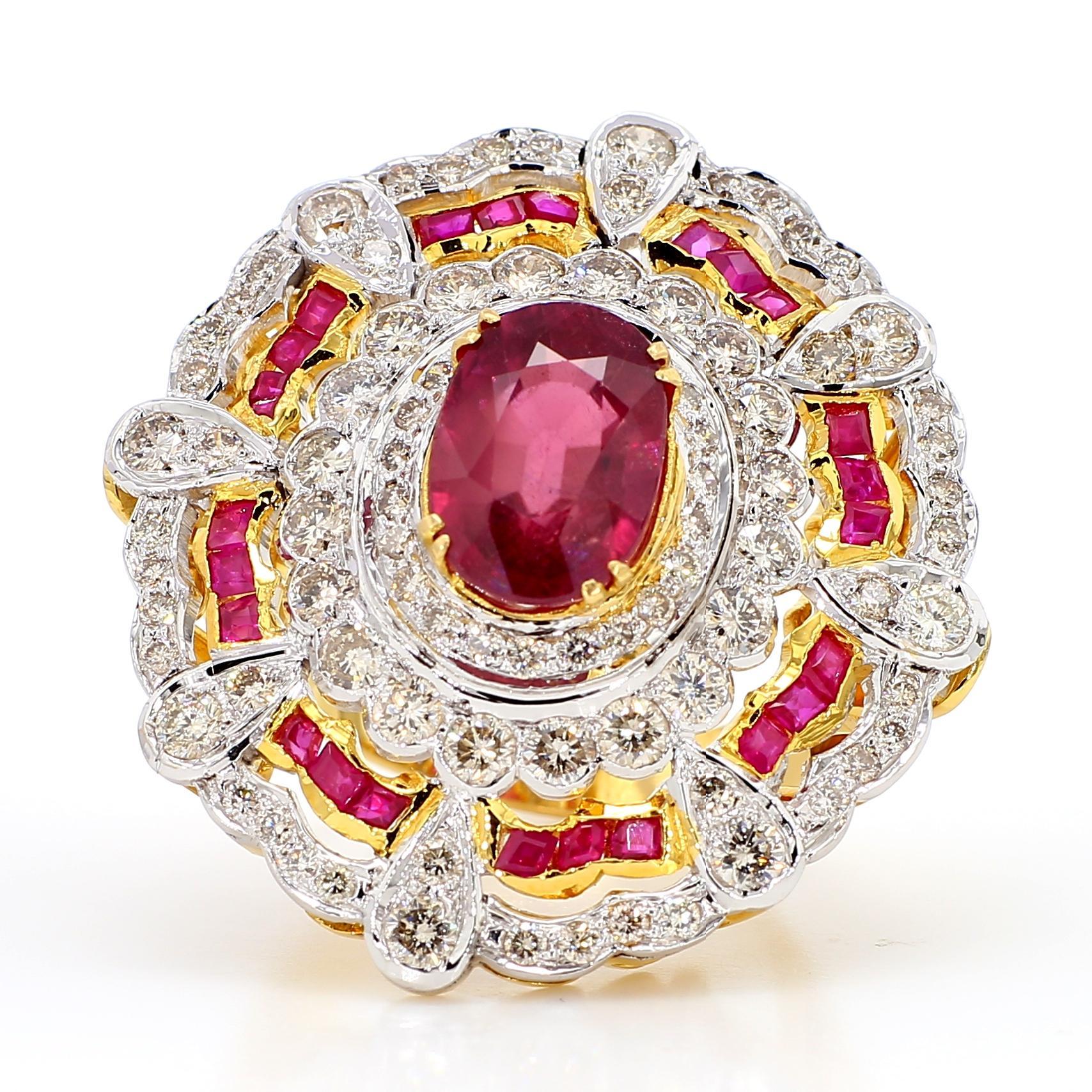 Cette magnifique bague d'Iris Fine Jewelry est un chef-d'œuvre captivant, dont la pièce maîtresse est un rubis ovale de 6,8 carats. La riche teinte rouge du rubis est magnifiquement complétée par un ensemble de diamants ronds, totalisant 2,44