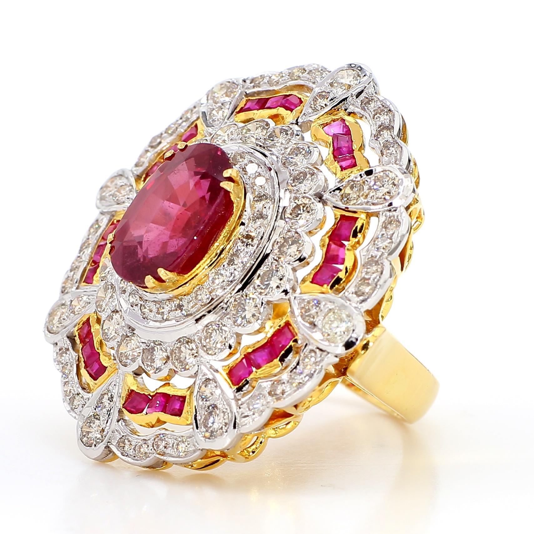 Moderne Bague en or 18 carats 6,80 carats rubis et 2,44 diamants en vente