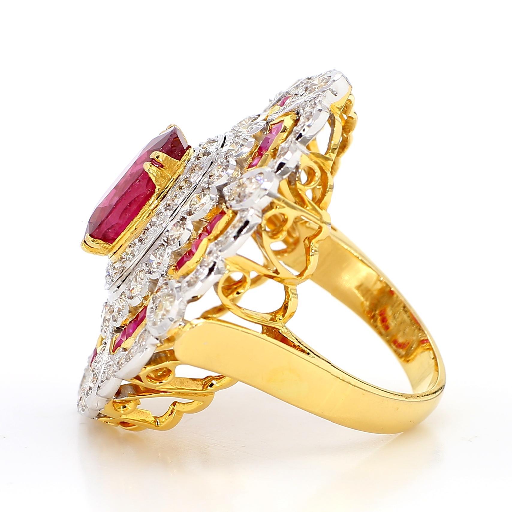 Taille ovale Bague en or 18 carats 6,80 carats rubis et 2,44 diamants en vente