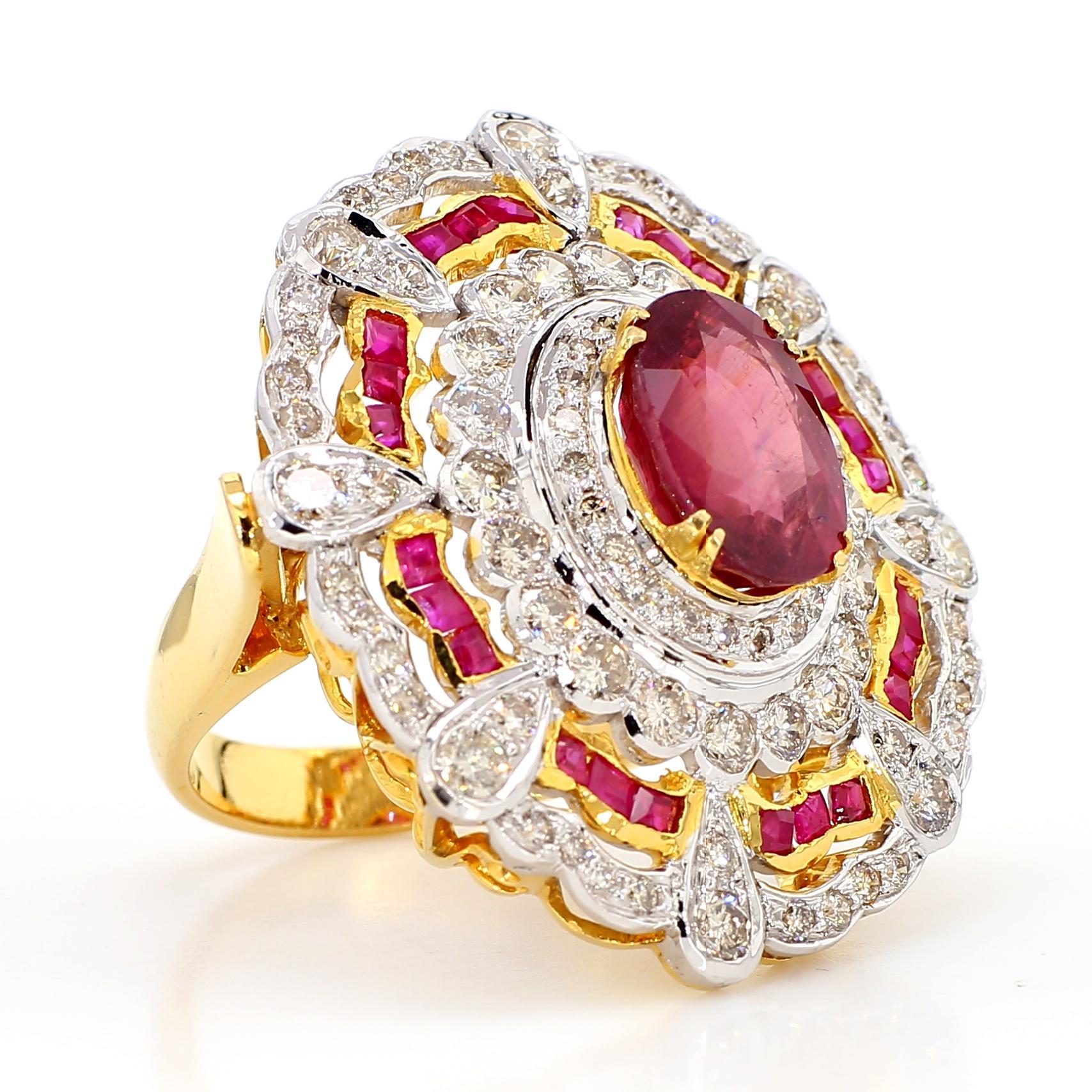 Bague en or 18 carats 6,80 carats rubis et 2,44 diamants en vente 3
