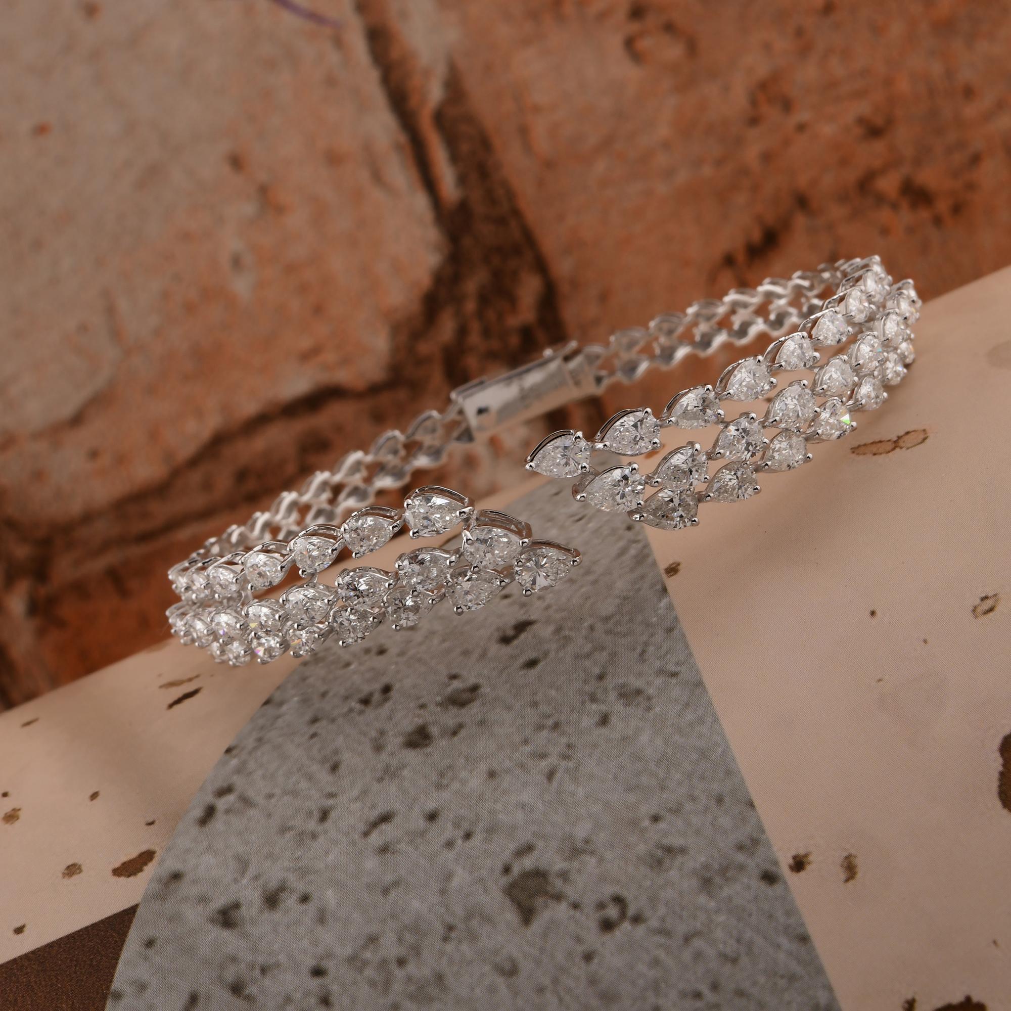 Moderne 6.80 Carat SI/H Pear Brilliant Cut Diamond Cuff Bangle Bracelet en or blanc 18k en vente
