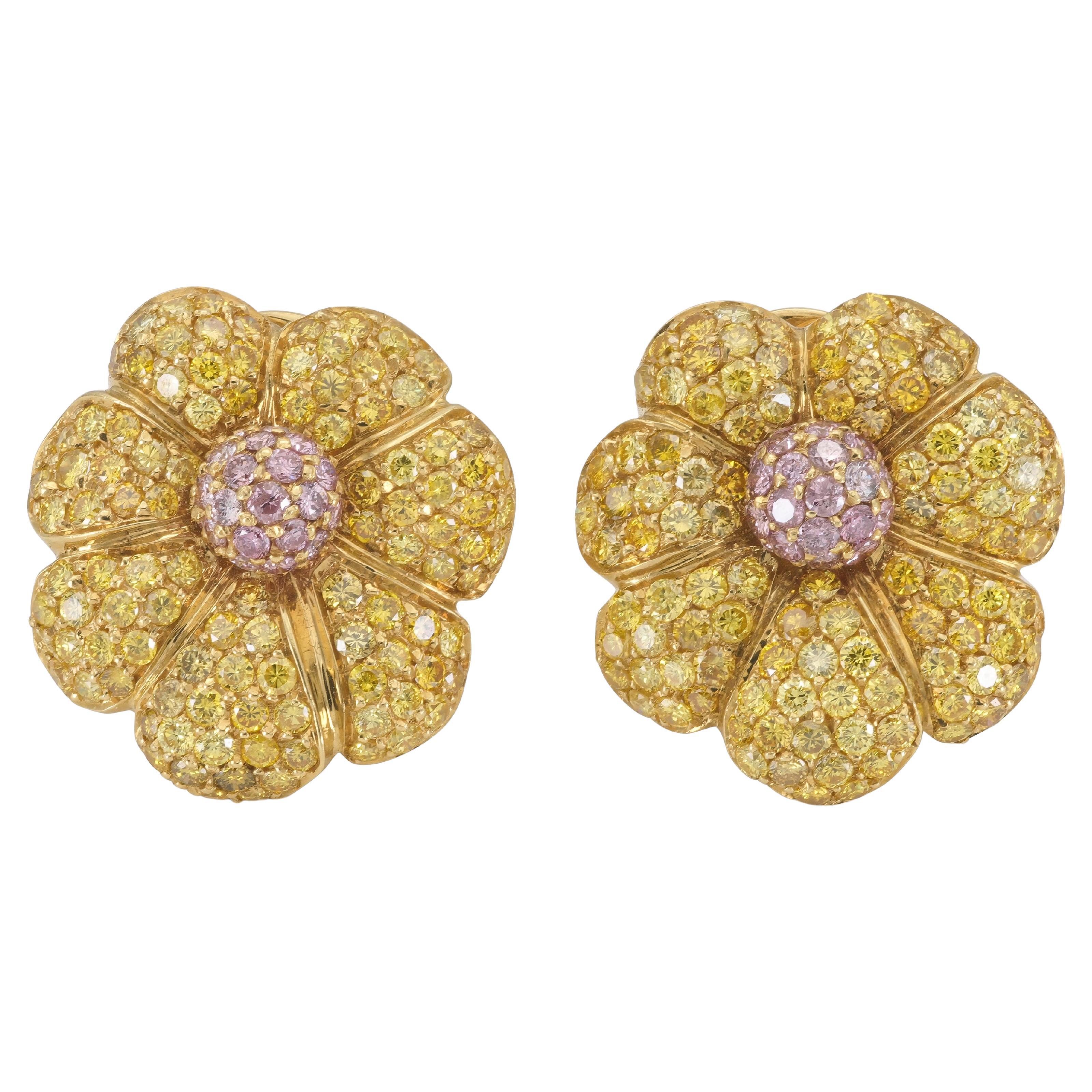 Orecchini a fiore con diamanti gialli e rosa da 6,80 carati in vendita