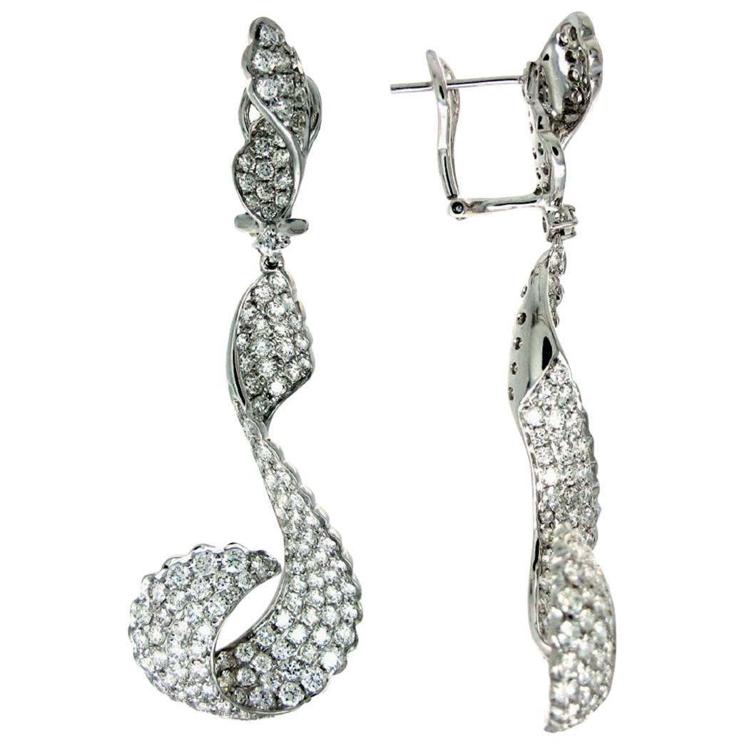 6.80 Carats Diamond Design in Style Earring with 13.96 grams White Gold  For Sale