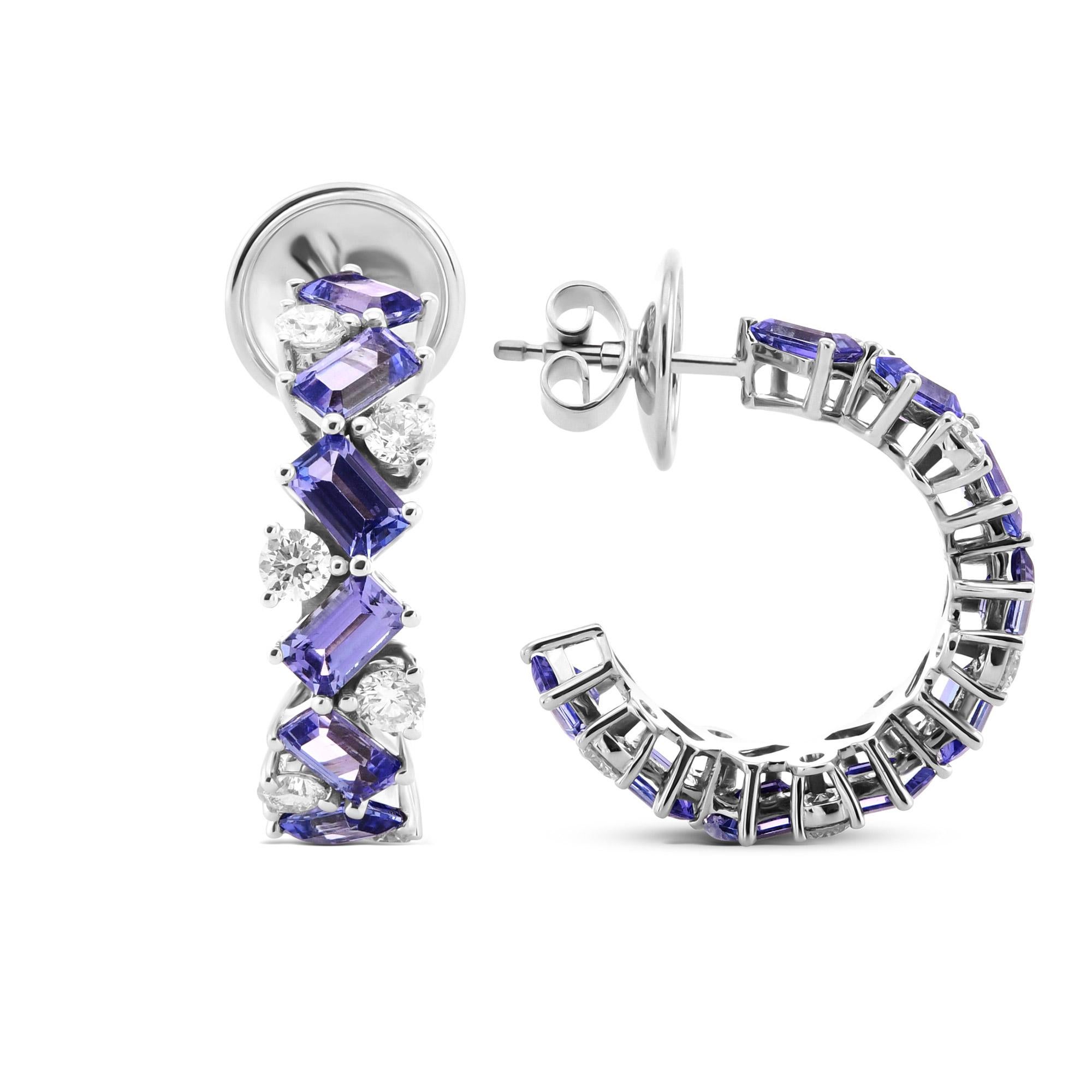Taglio smeraldo Orecchini a cerchio con tanzanite e diamante da 6,80 carati in vendita