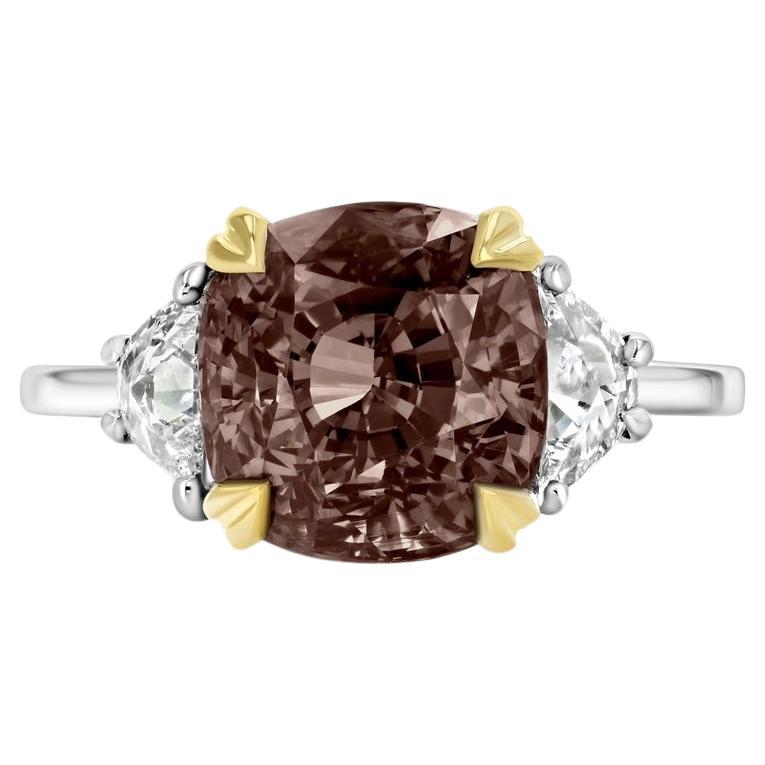 6.80ct untreated Alexandrite ring, fabricated in platinum with 18K yellow gold.  For Sale