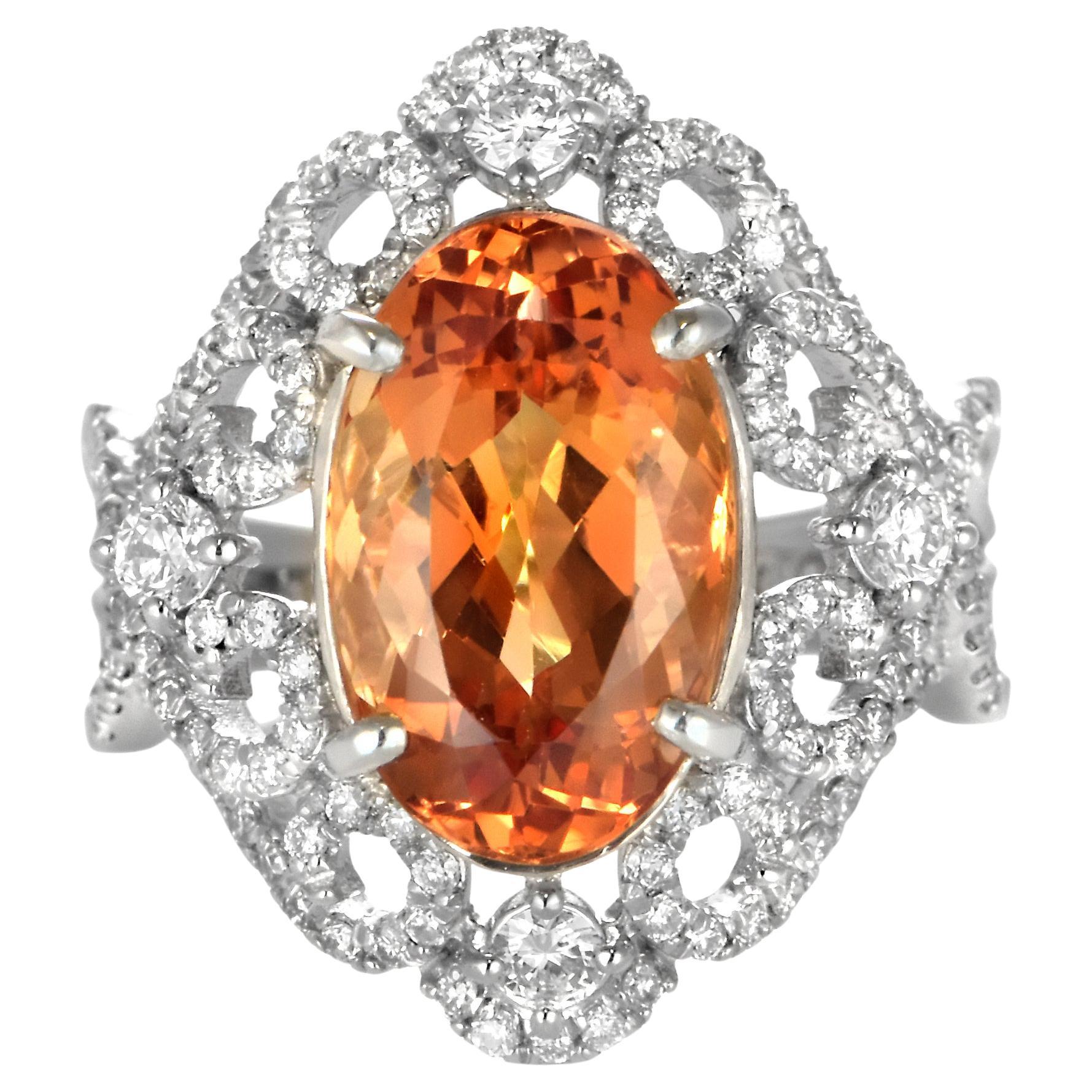 Anello da cocktail con topazio imperiale naturale da 6,81 carati e diamanti in platino in vendita