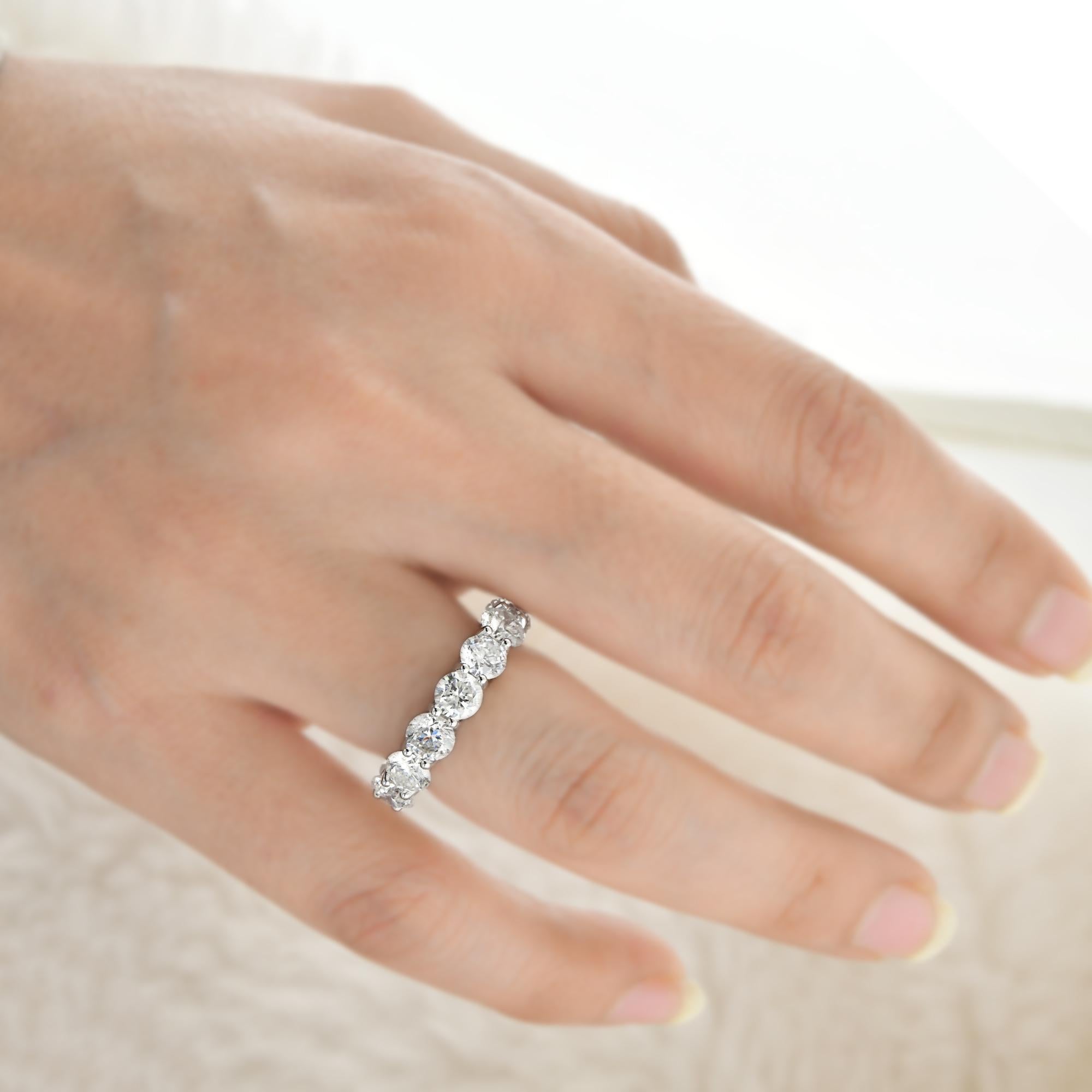 Im Angebot: Eternity-Ring, SI Reinheit HI Farbe runder Diamant 18k Weißgold feiner Schmuck () 5