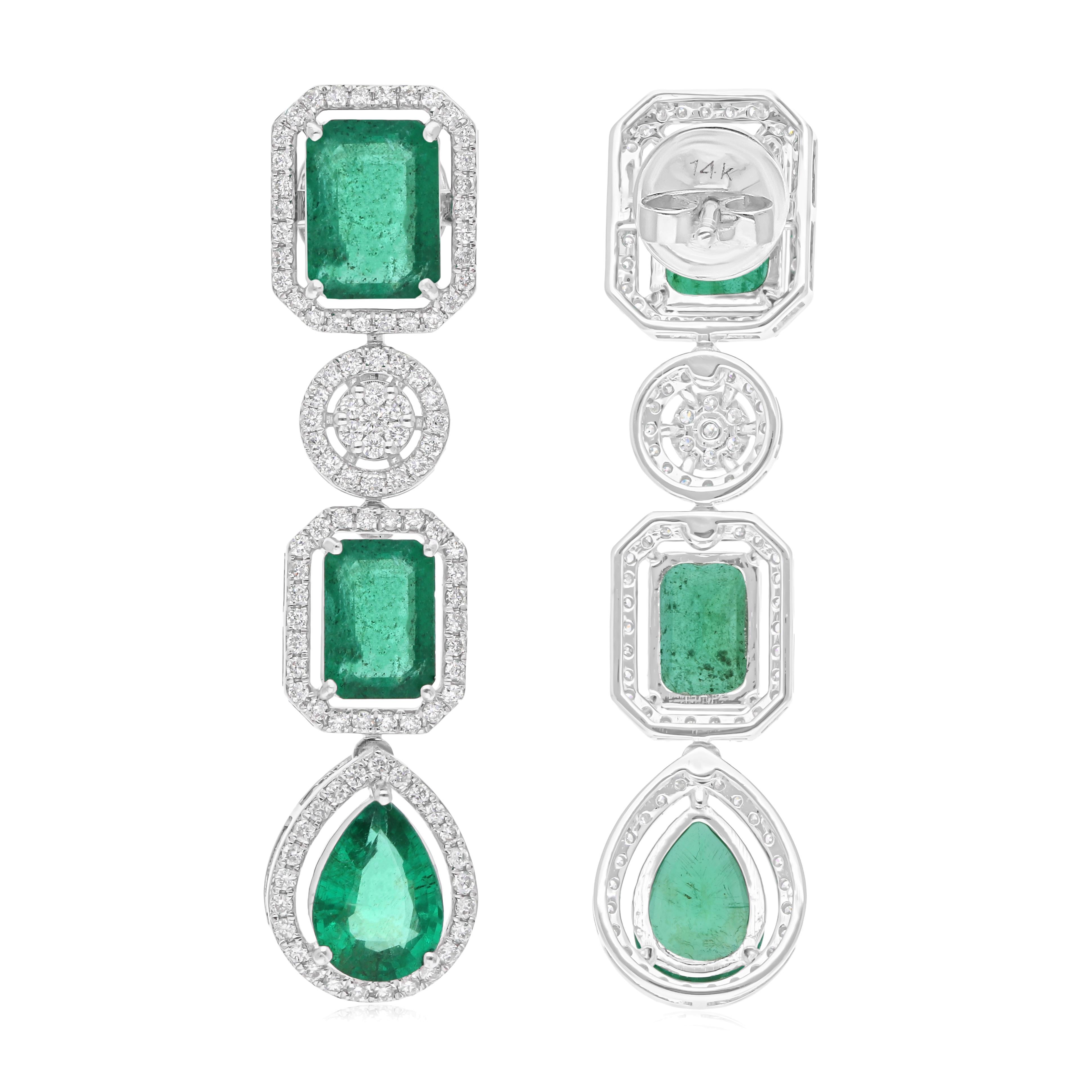 Fusi in oro a 14 carati, questi squisiti orecchini sono impreziositi da uno smeraldo dello Zambia di 6,81 carati e da 0,90 carati di diamanti scintillanti.

Segui la vetrina di Spectrum Jewels per vedere le ultime collezioni e i pezzi esclusivi.