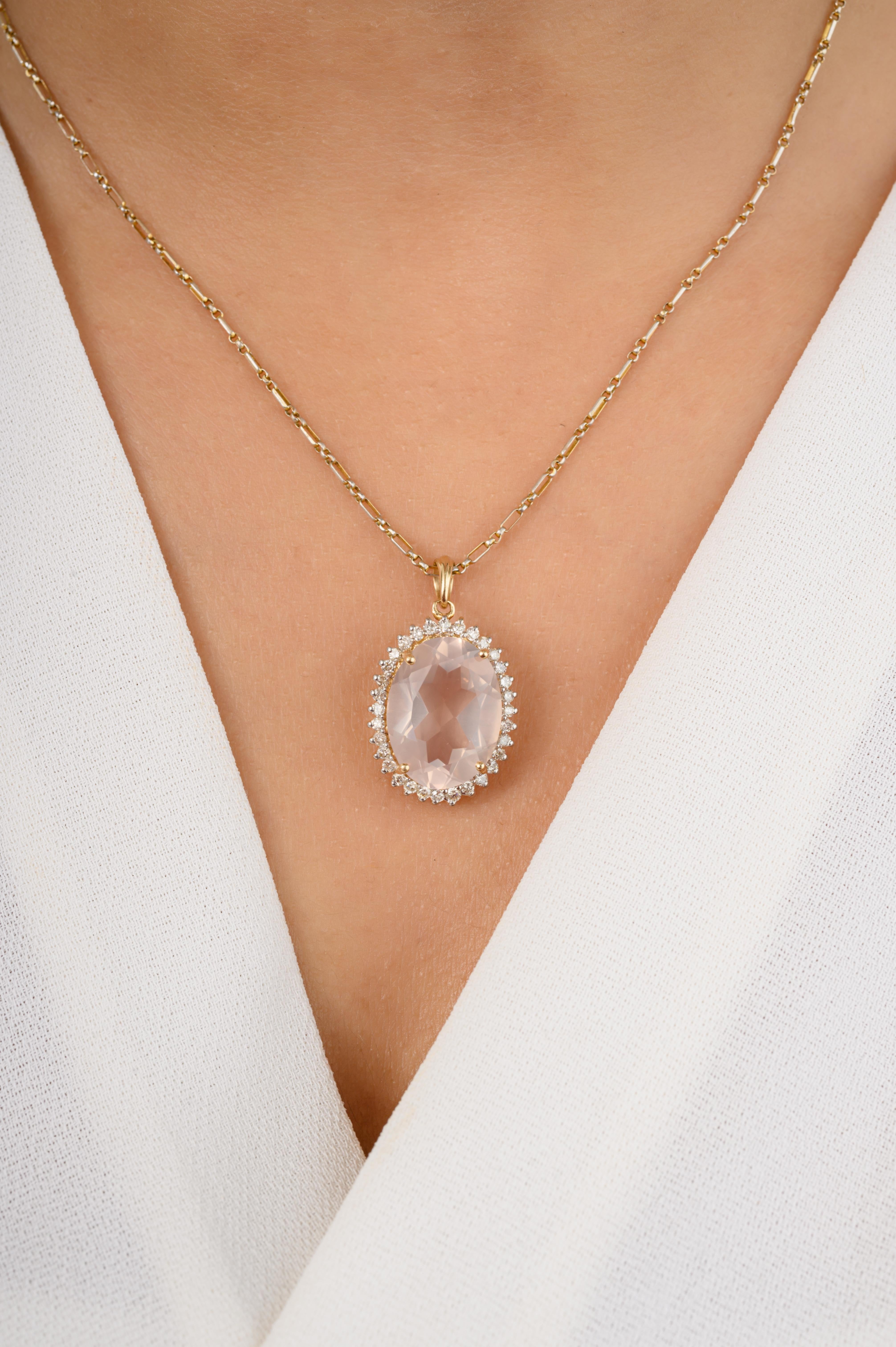 6,81 CTW  Pendentif en or 14K avec quartz rose facetté et diamants, serti de quartz rose taillé en ovale et de diamants. Ce superbe bijou rehausse instantanément un look décontracté ou une tenue habillée. 
Le quartz rose favorise l'amour et
