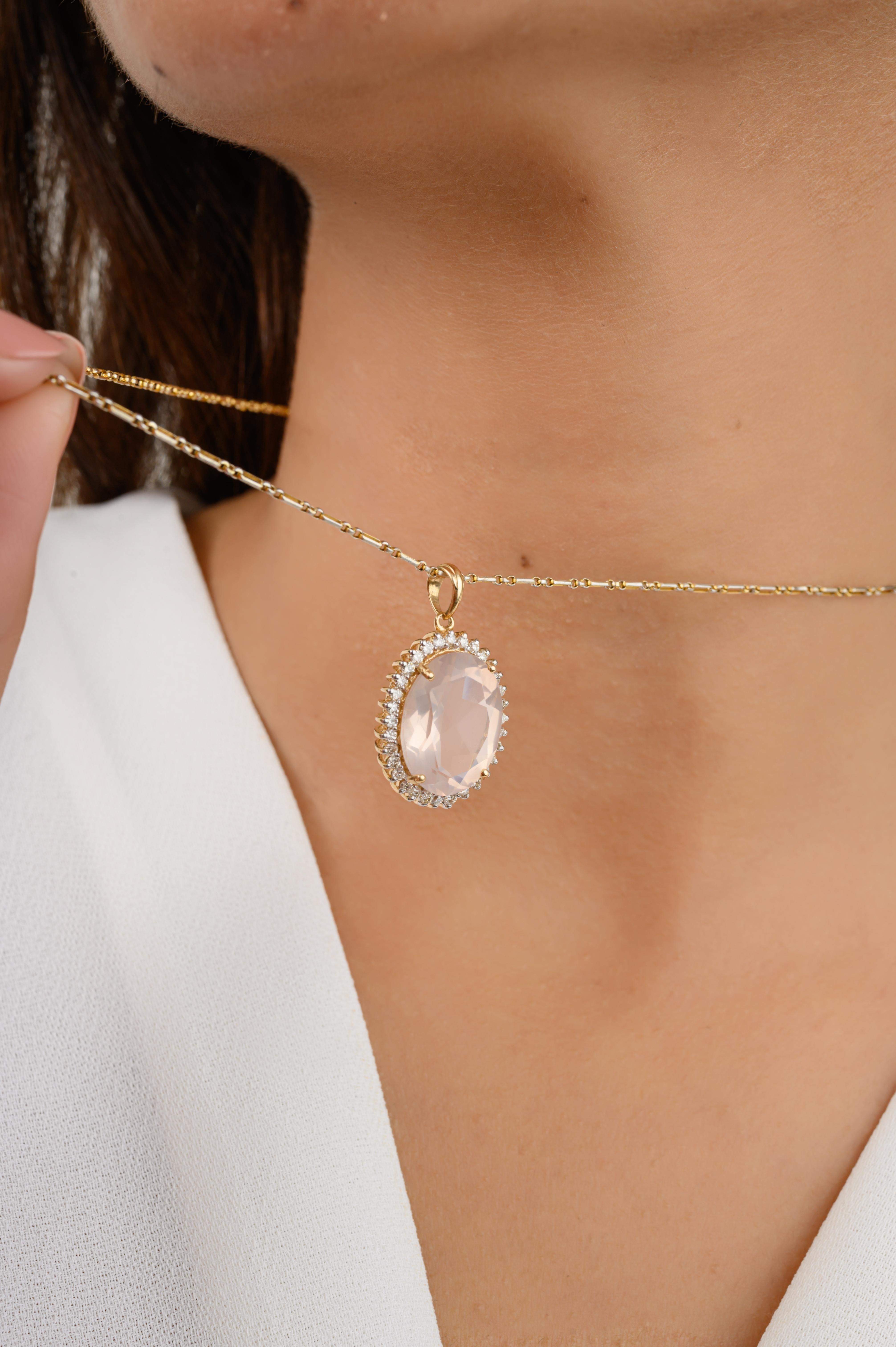 Taille ovale 6,81 CTW  Pendentif en or jaune 14k avec quartz rose facetté et diamants en vente