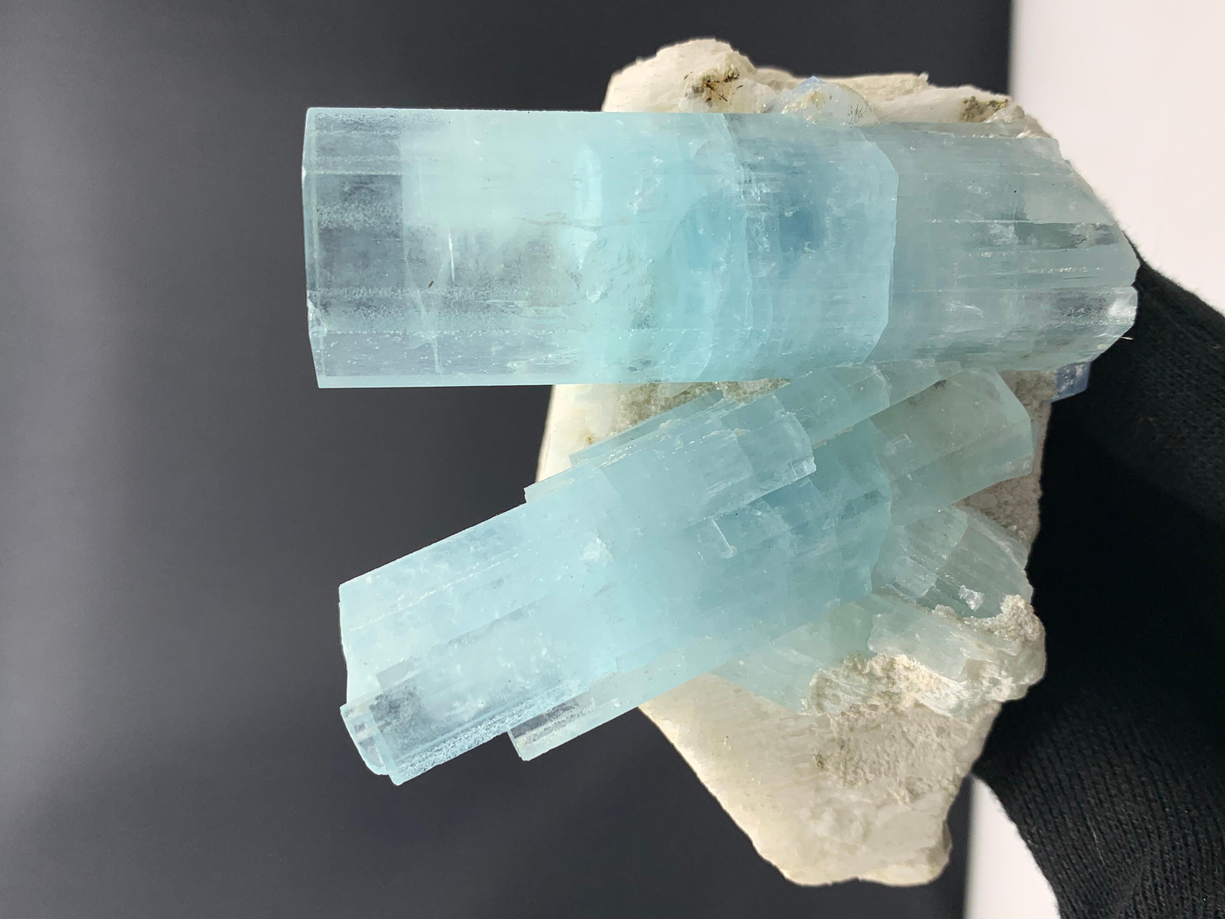 681.51 Gram Pretty Dual Aquamarine Crystal Attached With Feldspar From Pakistan  In Good Condition For Sale In Peshawar, PK